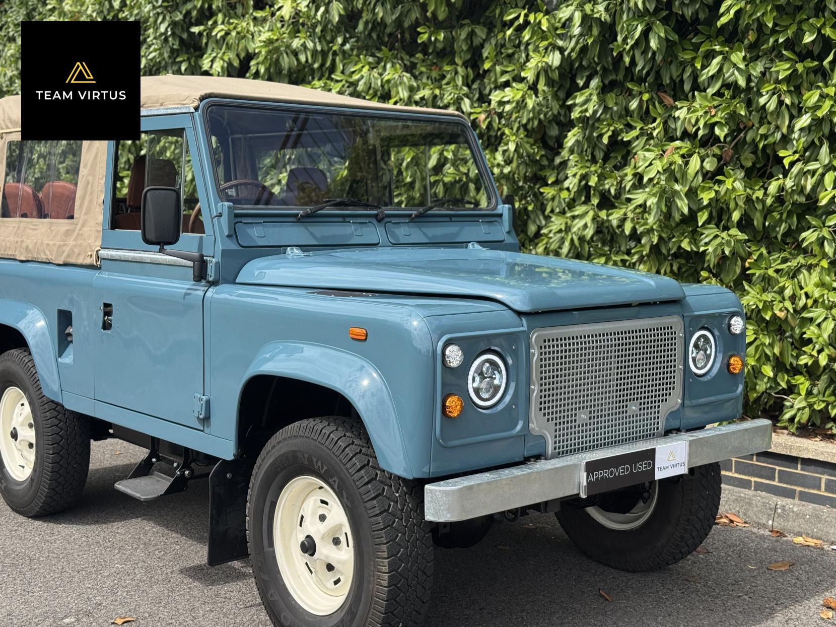 Land Rover Defender 90 2.5 TD5 Pickup 2dr Petrol Manual (83 bhp)