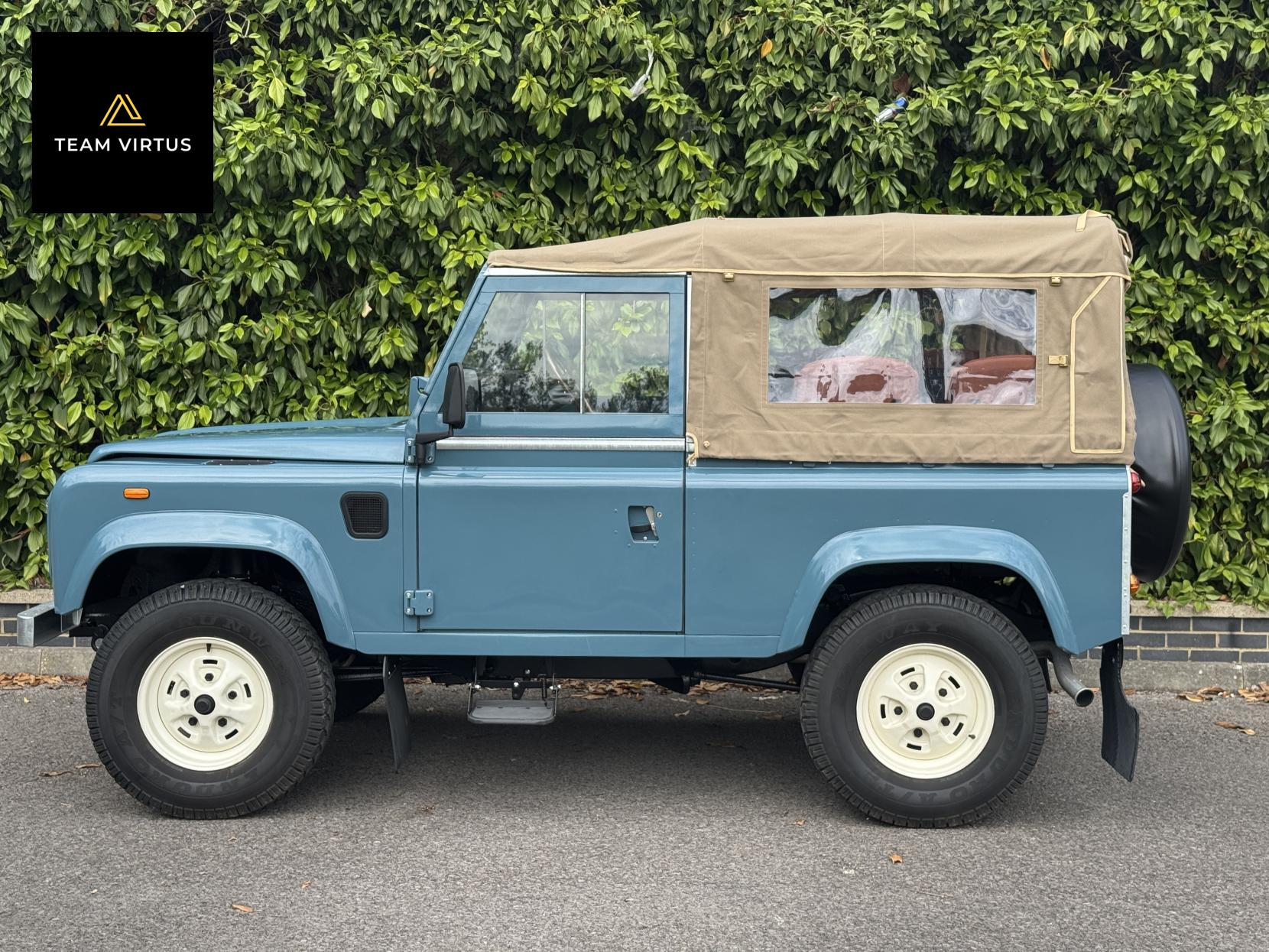 Land Rover Defender 90 2.5 TD5 Pickup 2dr Petrol Manual (83 bhp)