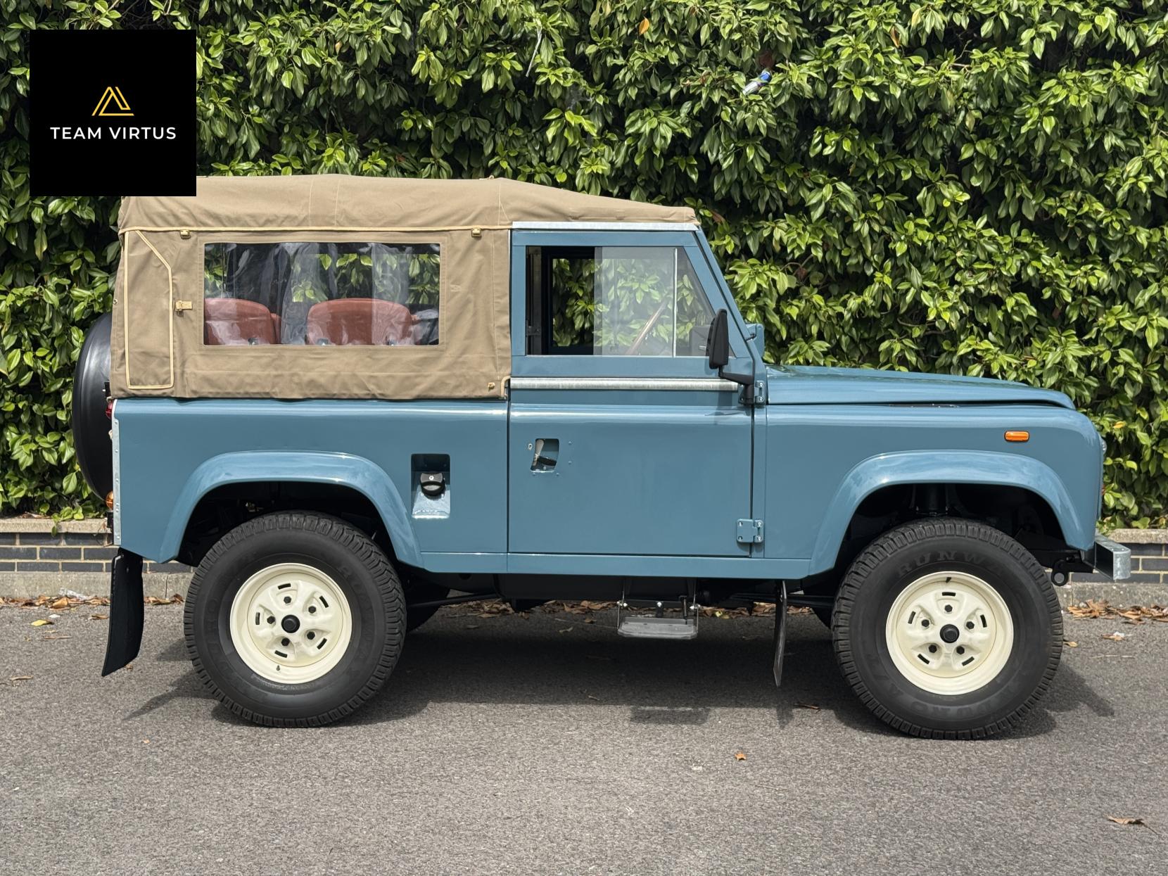 Land Rover Defender 90 2.5 TD5 Pickup 2dr Petrol Manual (83 bhp)