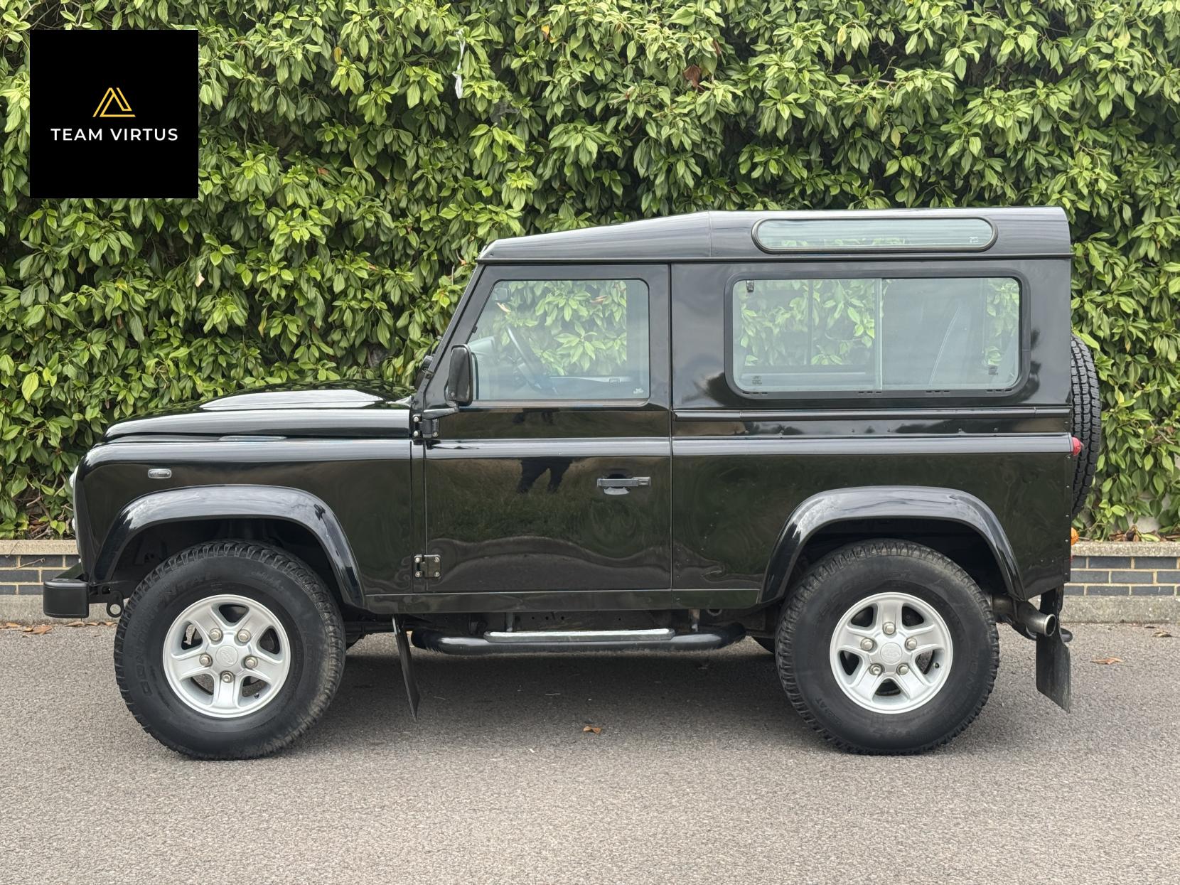 Land Rover Defender 90 2.4 TDCi XS Station Wagon 3dr Diesel Manual 4WD SWB Euro 4 (122 bhp)