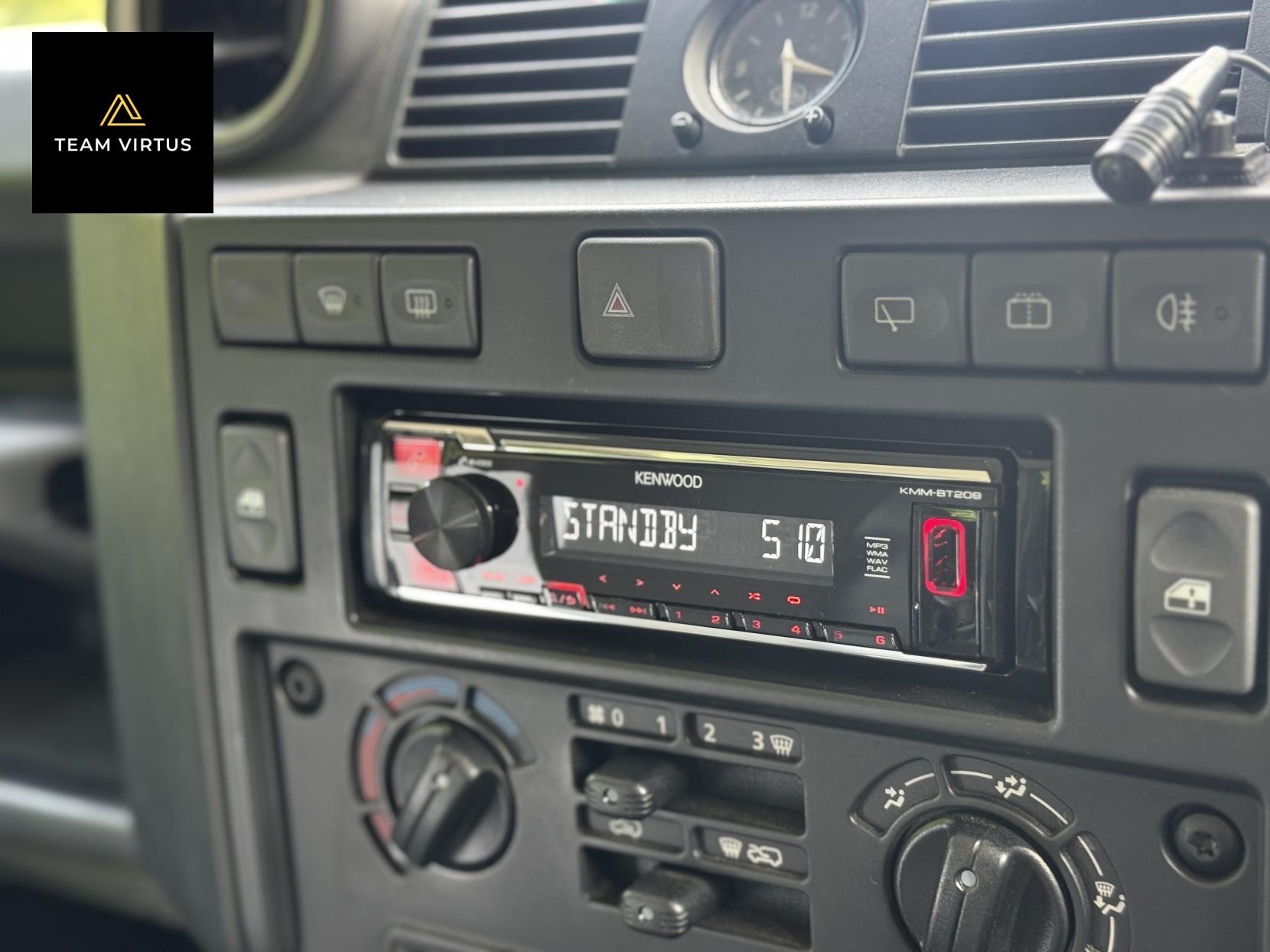 Land Rover Defender 90 2.4 TDCi XS Station Wagon 3dr Diesel Manual 4WD SWB Euro 4 (122 bhp)