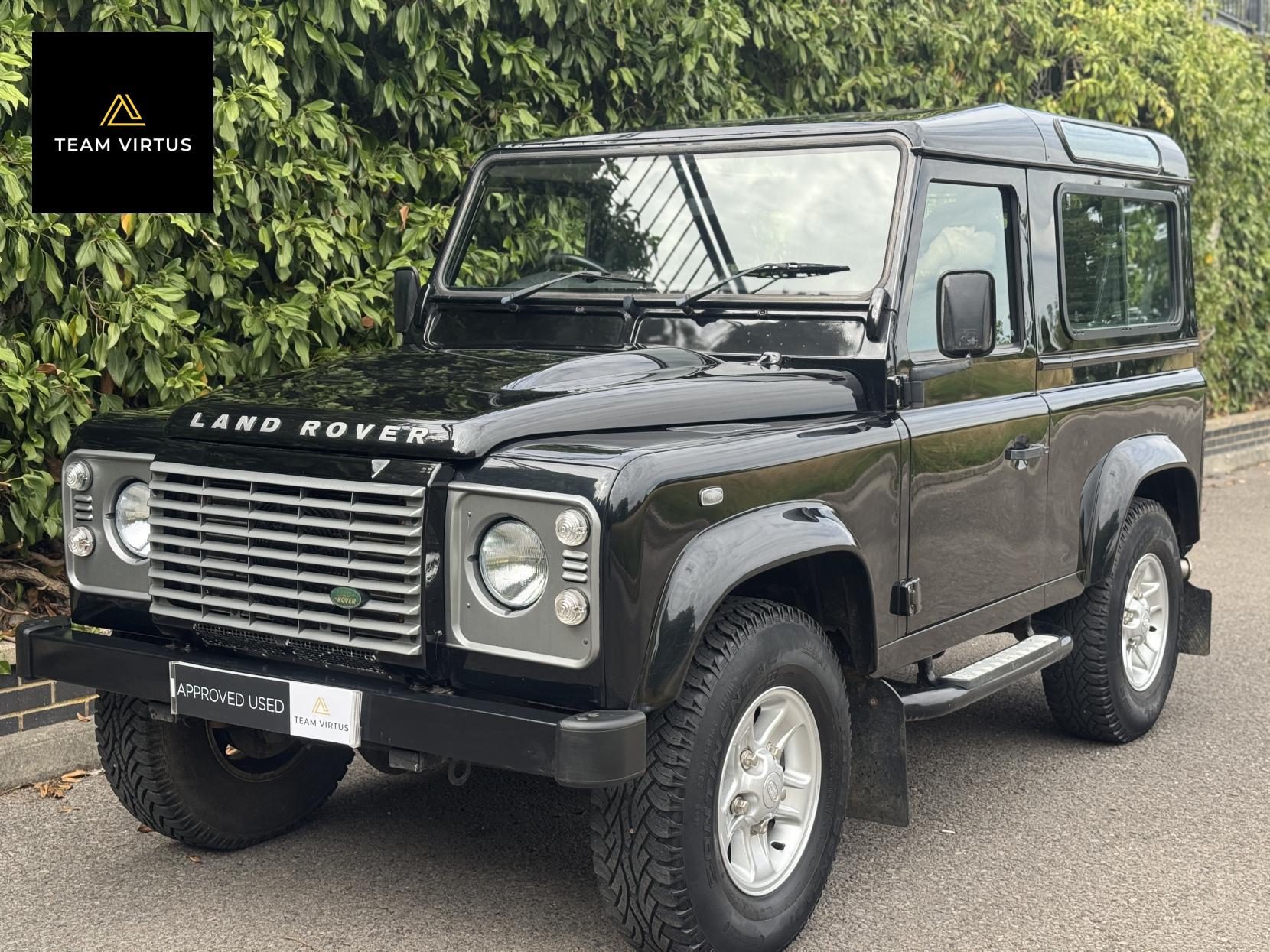 Land Rover Defender 90 2.4 TDCi XS Station Wagon 3dr Diesel Manual 4WD SWB Euro 4 (122 bhp)