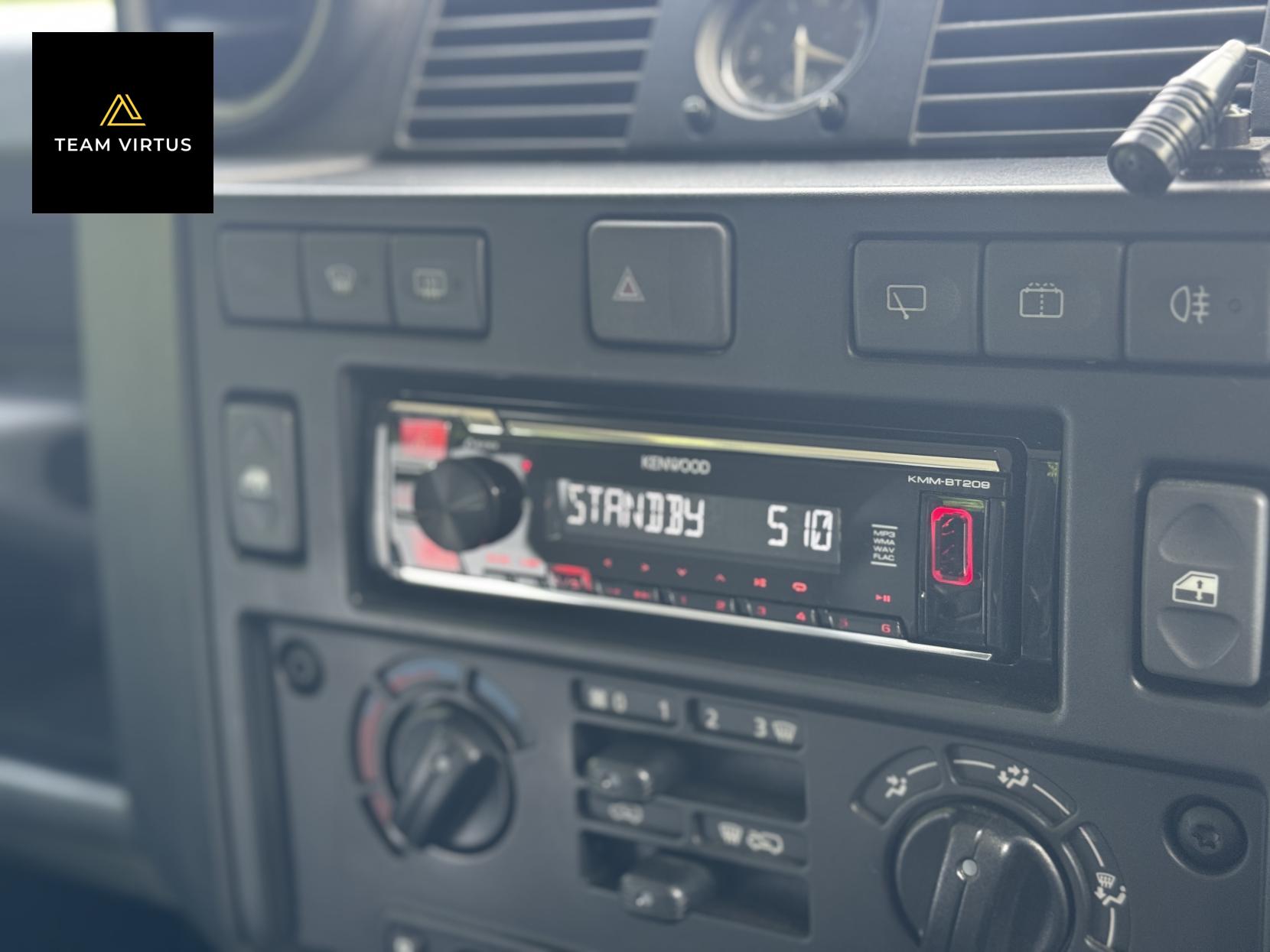 Land Rover Defender 90 2.4 TDCi XS Station Wagon 3dr Diesel Manual 4WD SWB Euro 4 (122 bhp)