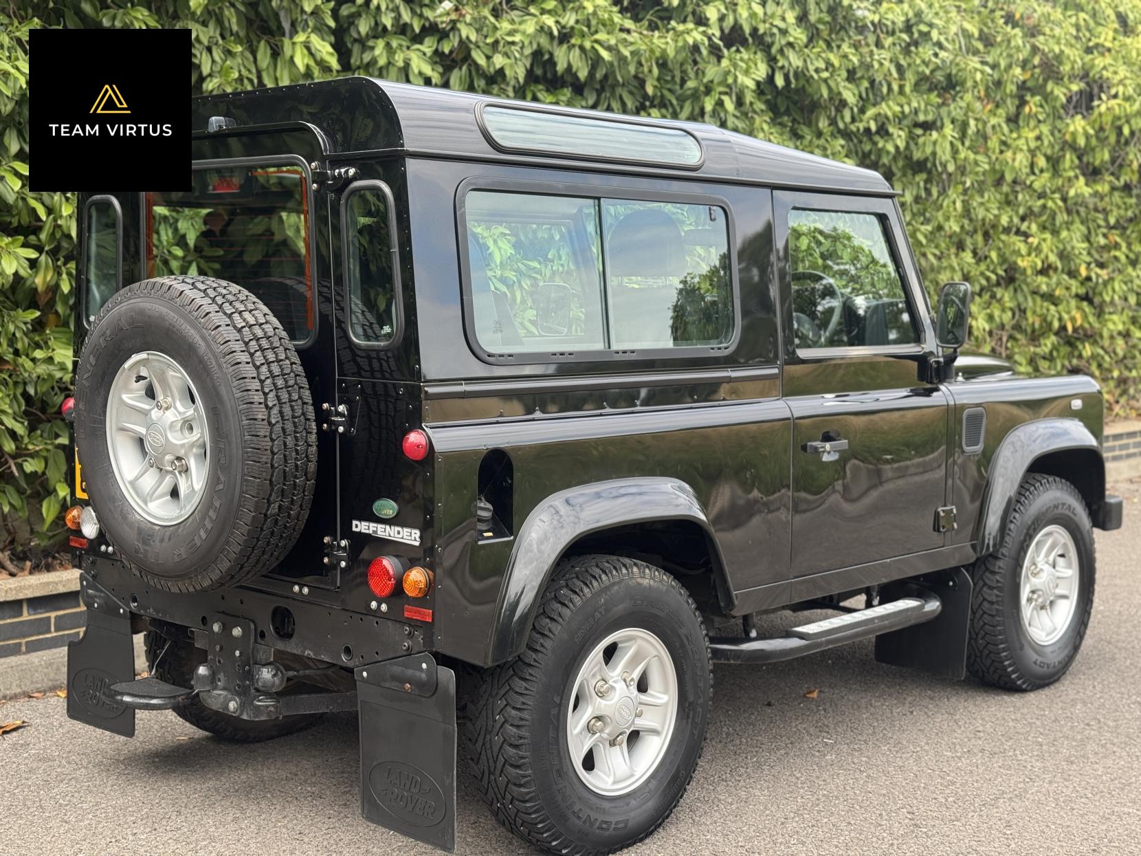 Land Rover Defender 90 2.4 TDCi XS Station Wagon 3dr Diesel Manual 4WD SWB Euro 4 (122 bhp)