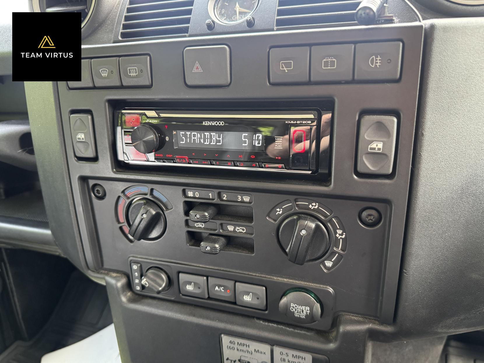 Land Rover Defender 90 2.4 TDCi XS Station Wagon 3dr Diesel Manual 4WD SWB Euro 4 (122 bhp)