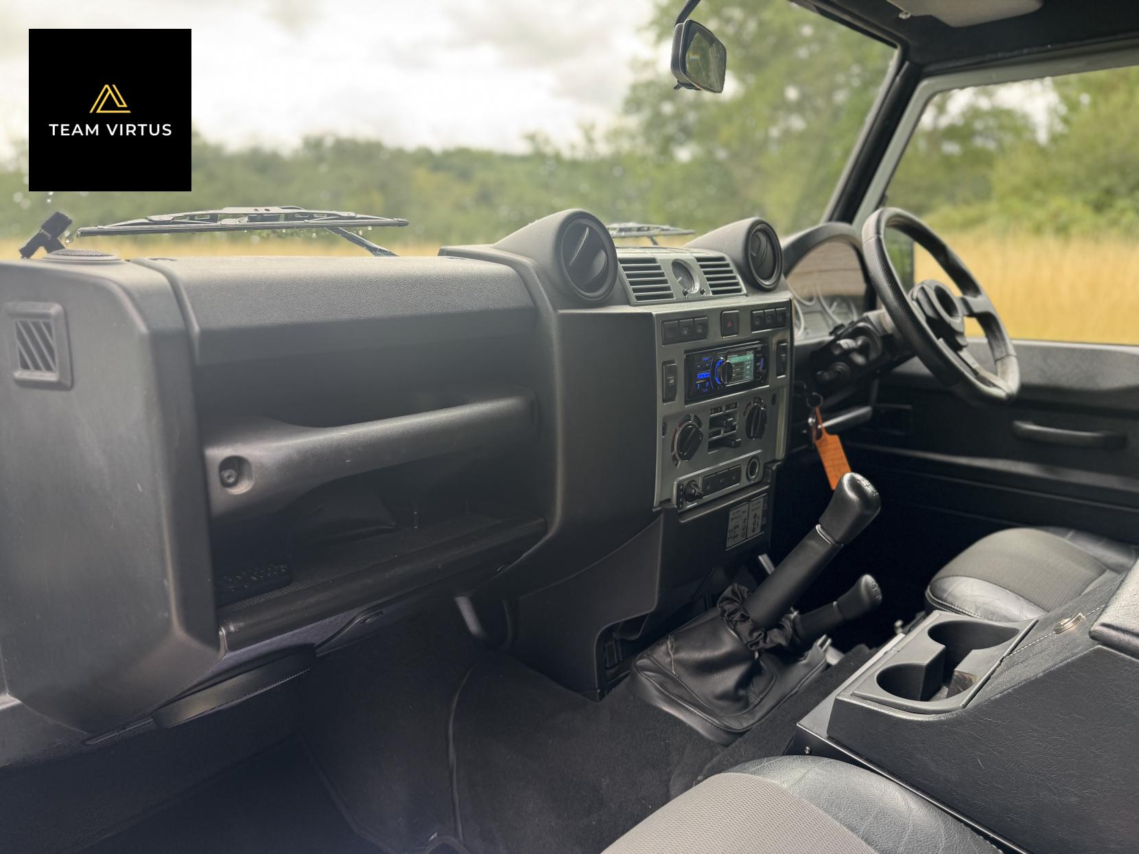 Land Rover Defender 110 2.2 TDCi XS SUV Double Cab 5dr Diesel Manual 4WD MWB Euro 5 (122 ps)