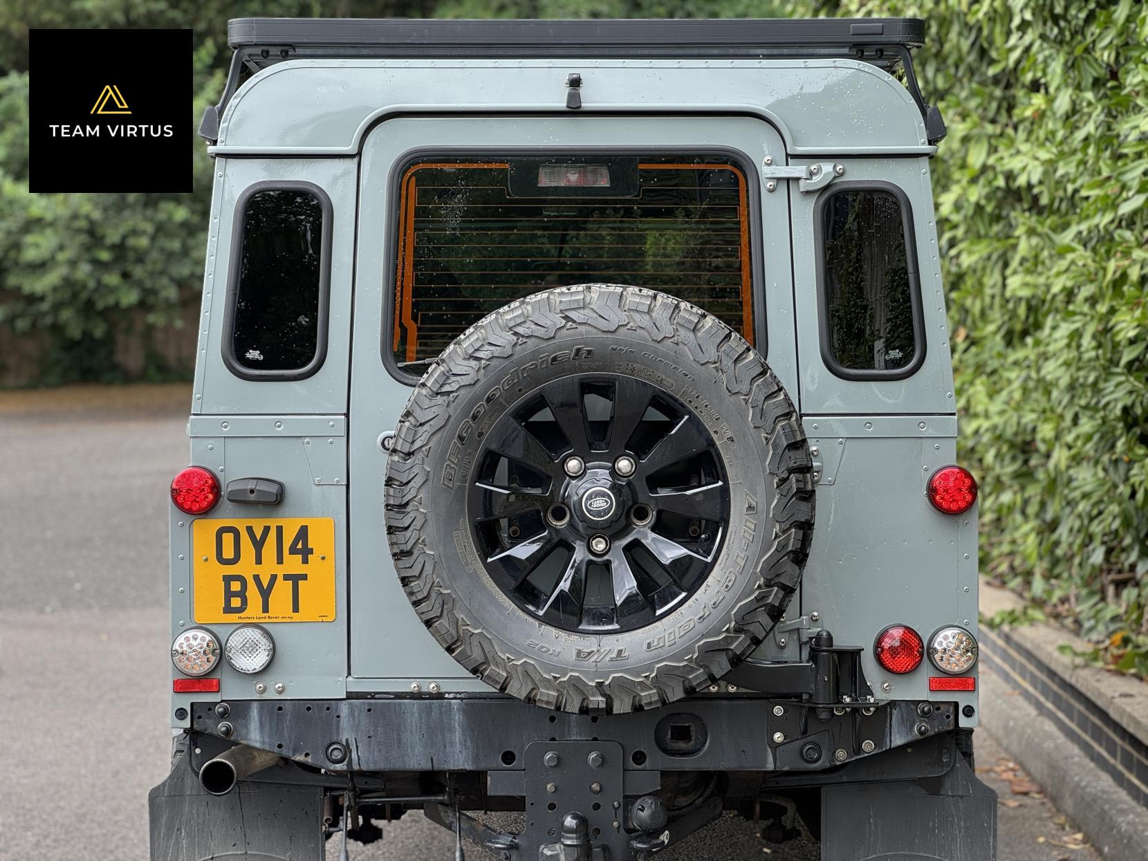 Land Rover Defender 110 2.2 TDCi XS SUV Double Cab 5dr Diesel Manual 4WD MWB Euro 5 (122 ps)