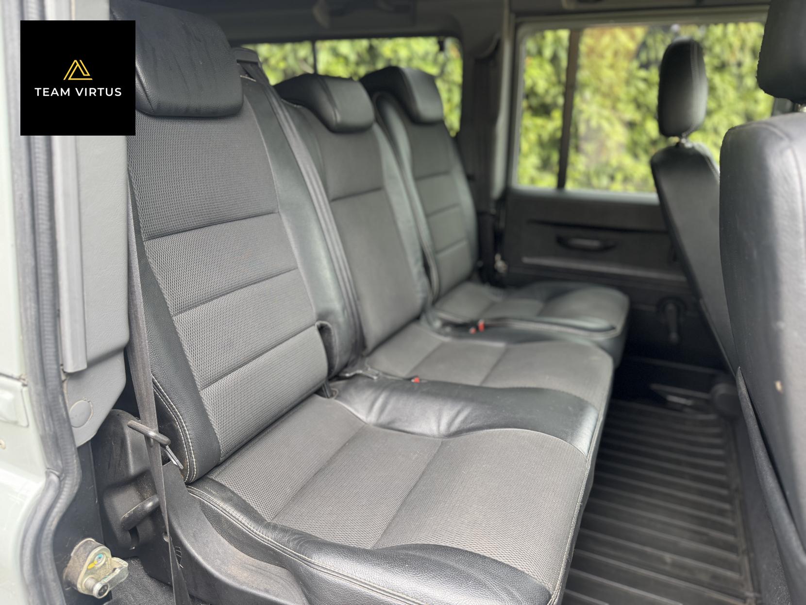 Land Rover Defender 110 2.2 TDCi XS SUV Double Cab 5dr Diesel Manual 4WD MWB Euro 5 (122 ps)