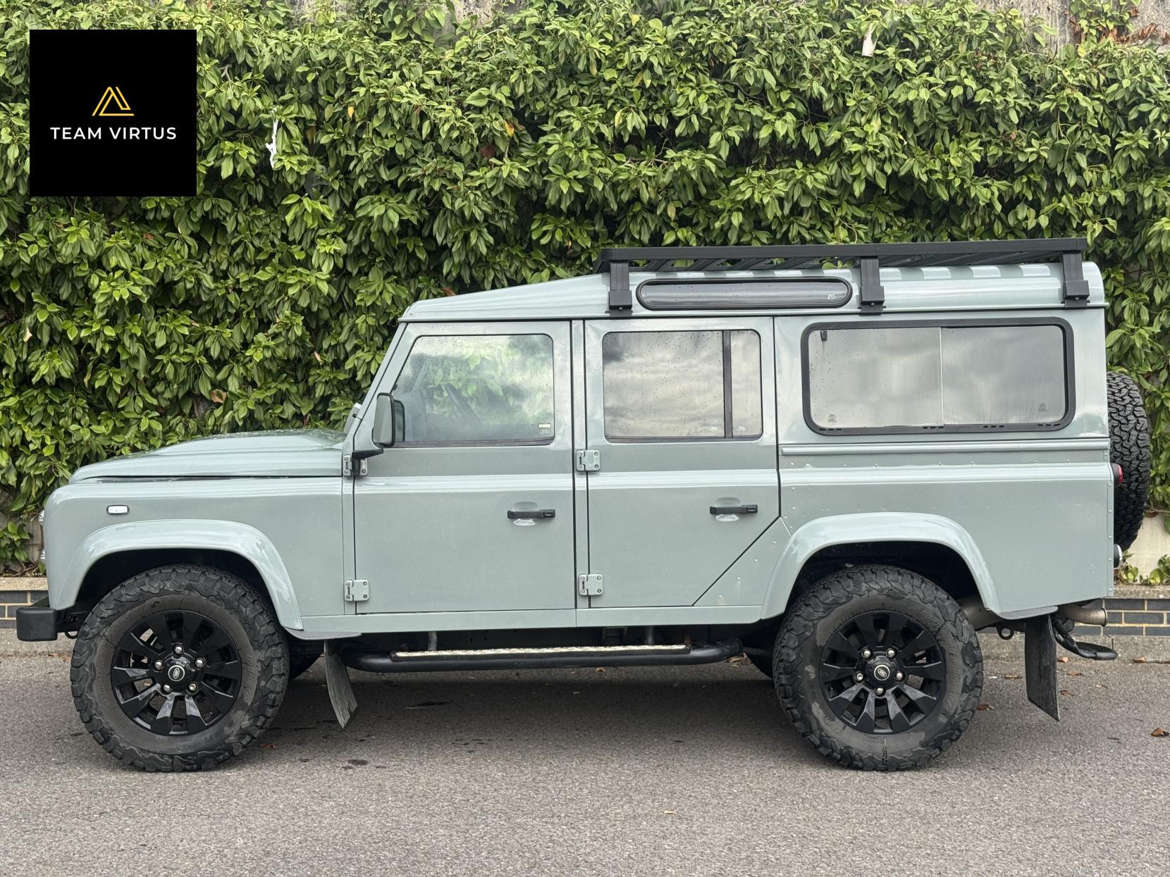 Land Rover Defender 110 2.2 TDCi XS SUV Double Cab 5dr Diesel Manual 4WD MWB Euro 5 (122 ps)