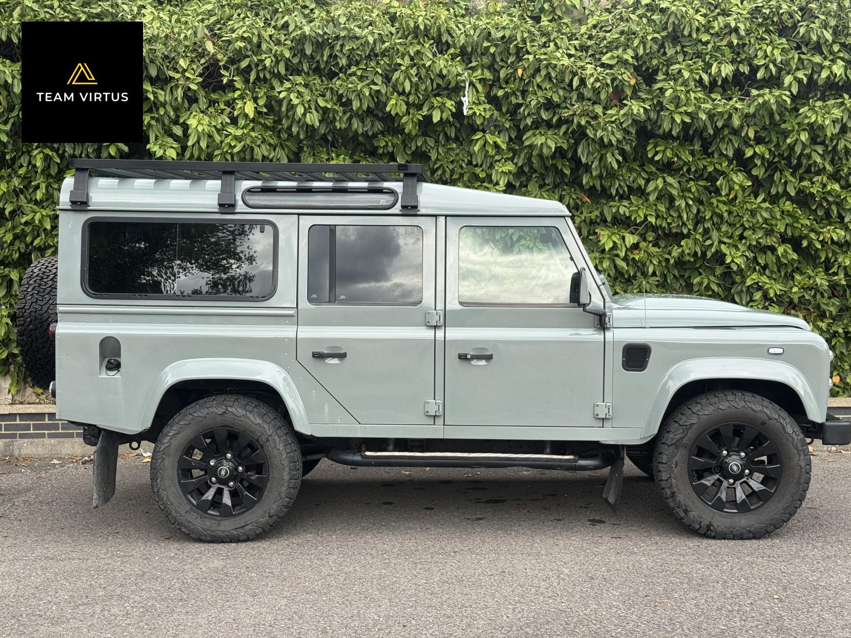 Land Rover Defender 110 2.2 TDCi XS SUV Double Cab 5dr Diesel Manual 4WD MWB Euro 5 (122 ps)