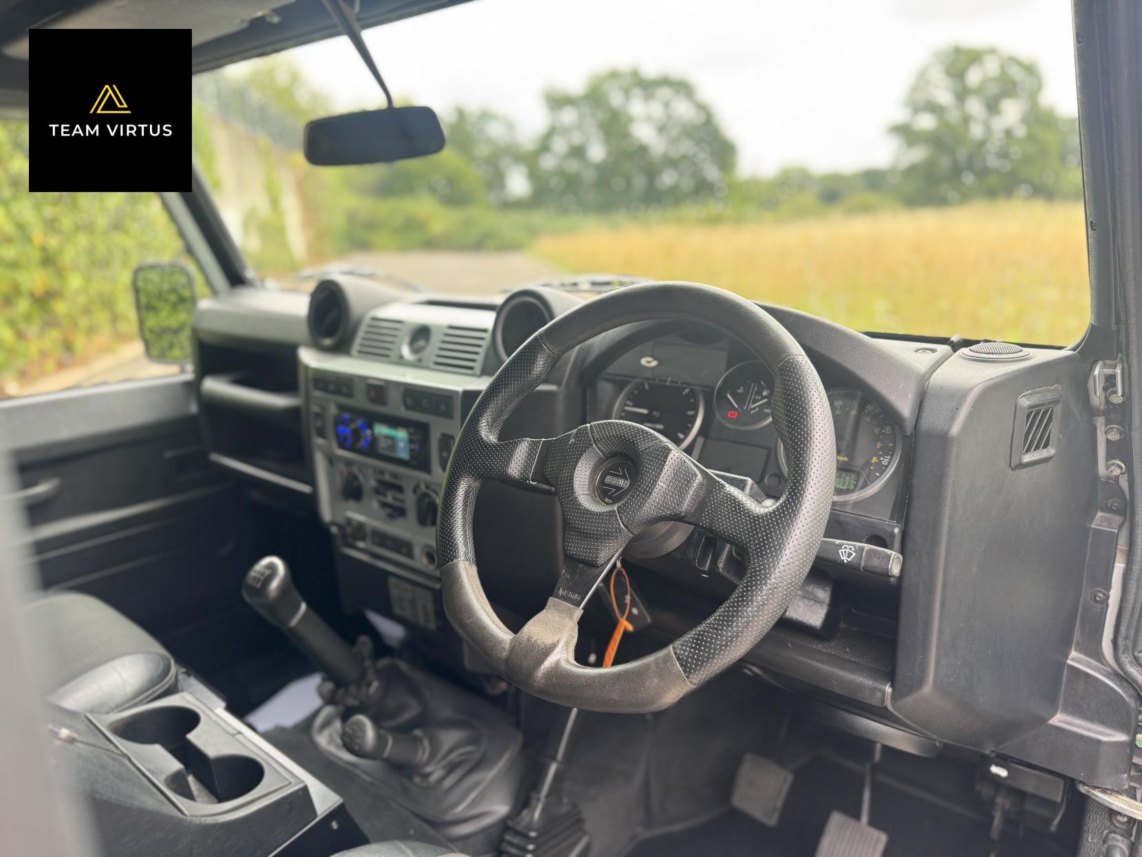 Land Rover Defender 110 2.2 TDCi XS SUV Double Cab 5dr Diesel Manual 4WD MWB Euro 5 (122 ps)