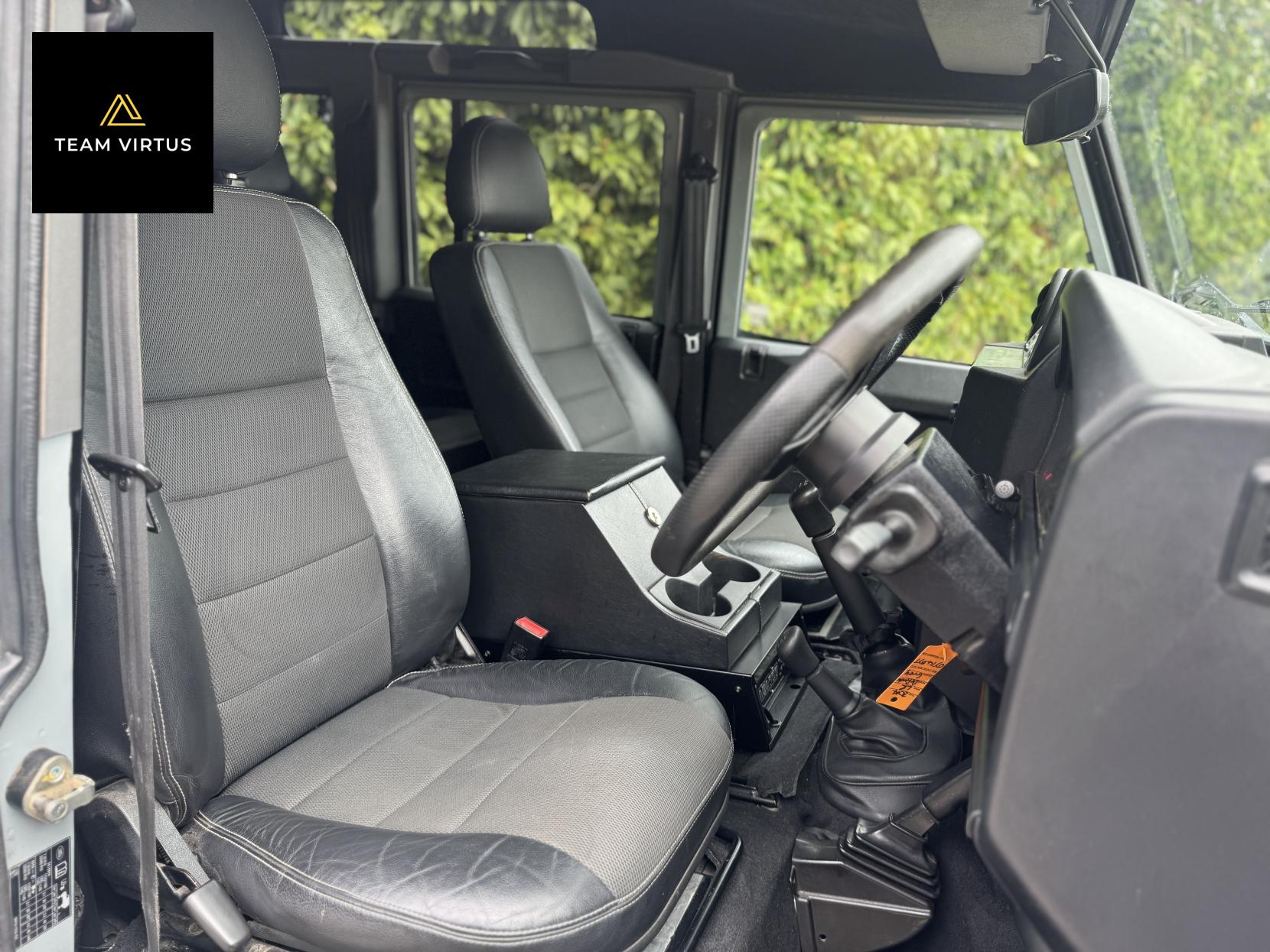 Land Rover Defender 110 2.2 TDCi XS SUV Double Cab 5dr Diesel Manual 4WD MWB Euro 5 (122 ps)