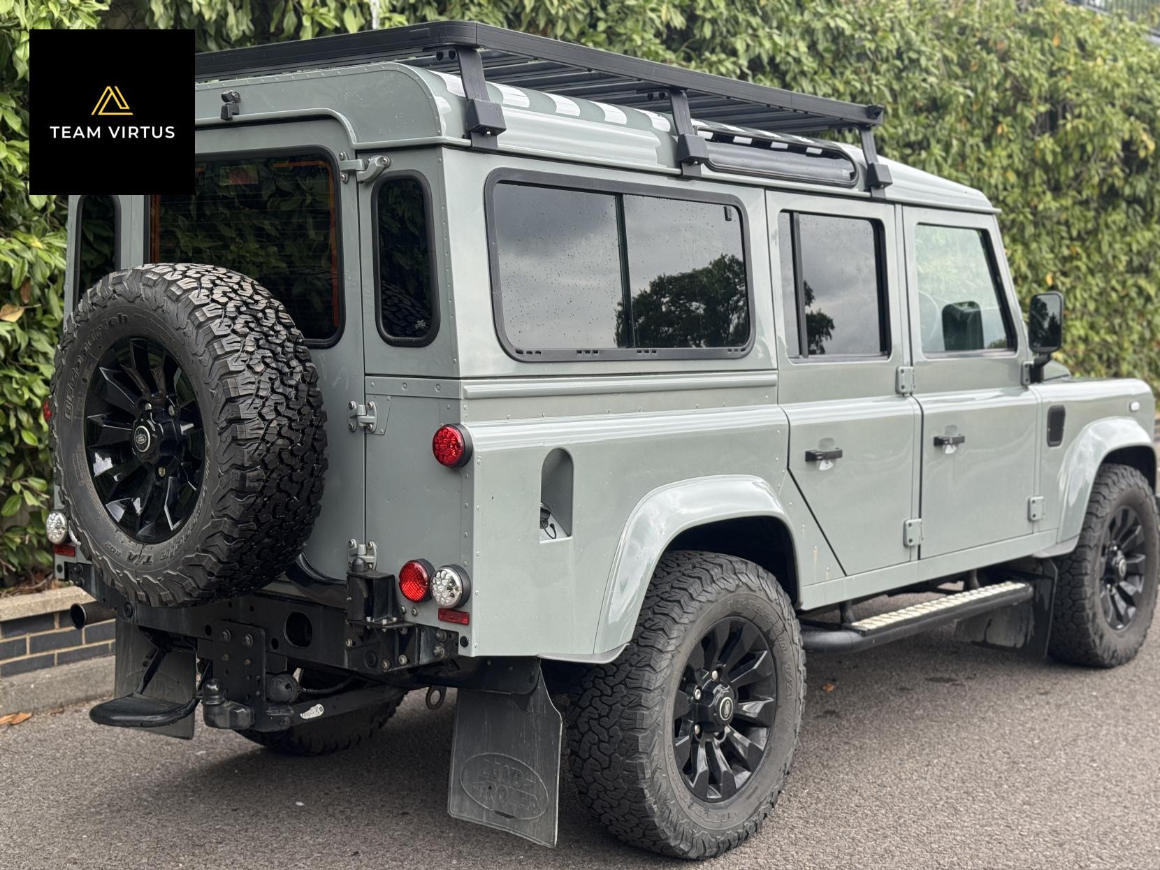 Land Rover Defender 110 2.2 TDCi XS SUV Double Cab 5dr Diesel Manual 4WD MWB Euro 5 (122 ps)