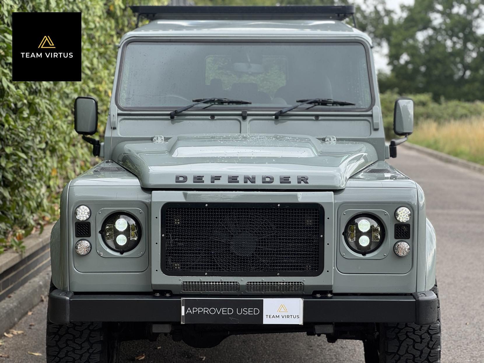 Land Rover Defender 110 2.2 TDCi XS SUV Double Cab 5dr Diesel Manual 4WD MWB Euro 5 (122 ps)