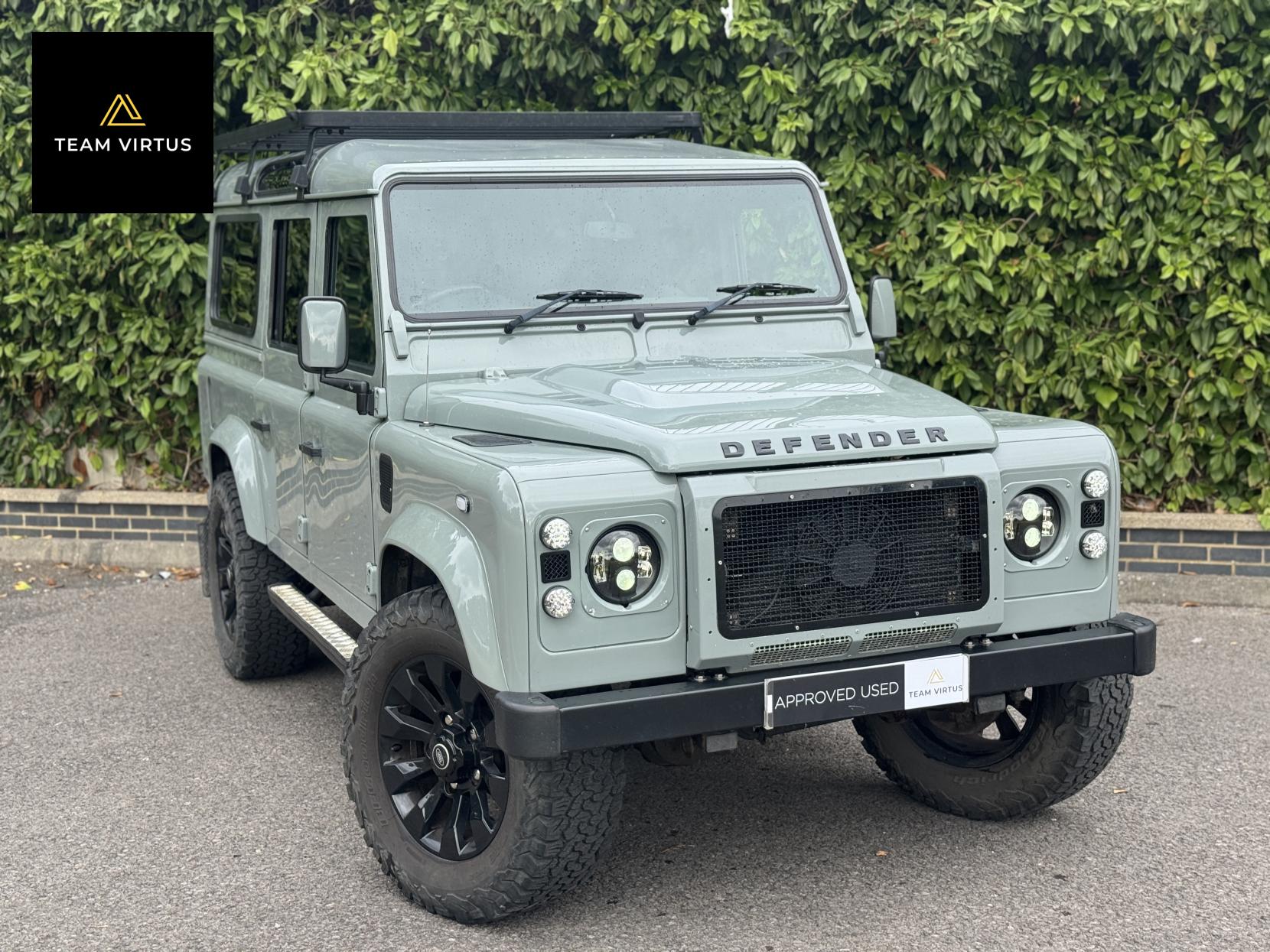 Land Rover Defender 110 2.2 TDCi XS SUV Double Cab 5dr Diesel Manual 4WD MWB Euro 5 (122 ps)
