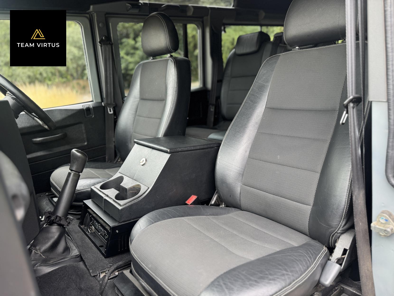 Land Rover Defender 110 2.2 TDCi XS SUV Double Cab 5dr Diesel Manual 4WD MWB Euro 5 (122 ps)