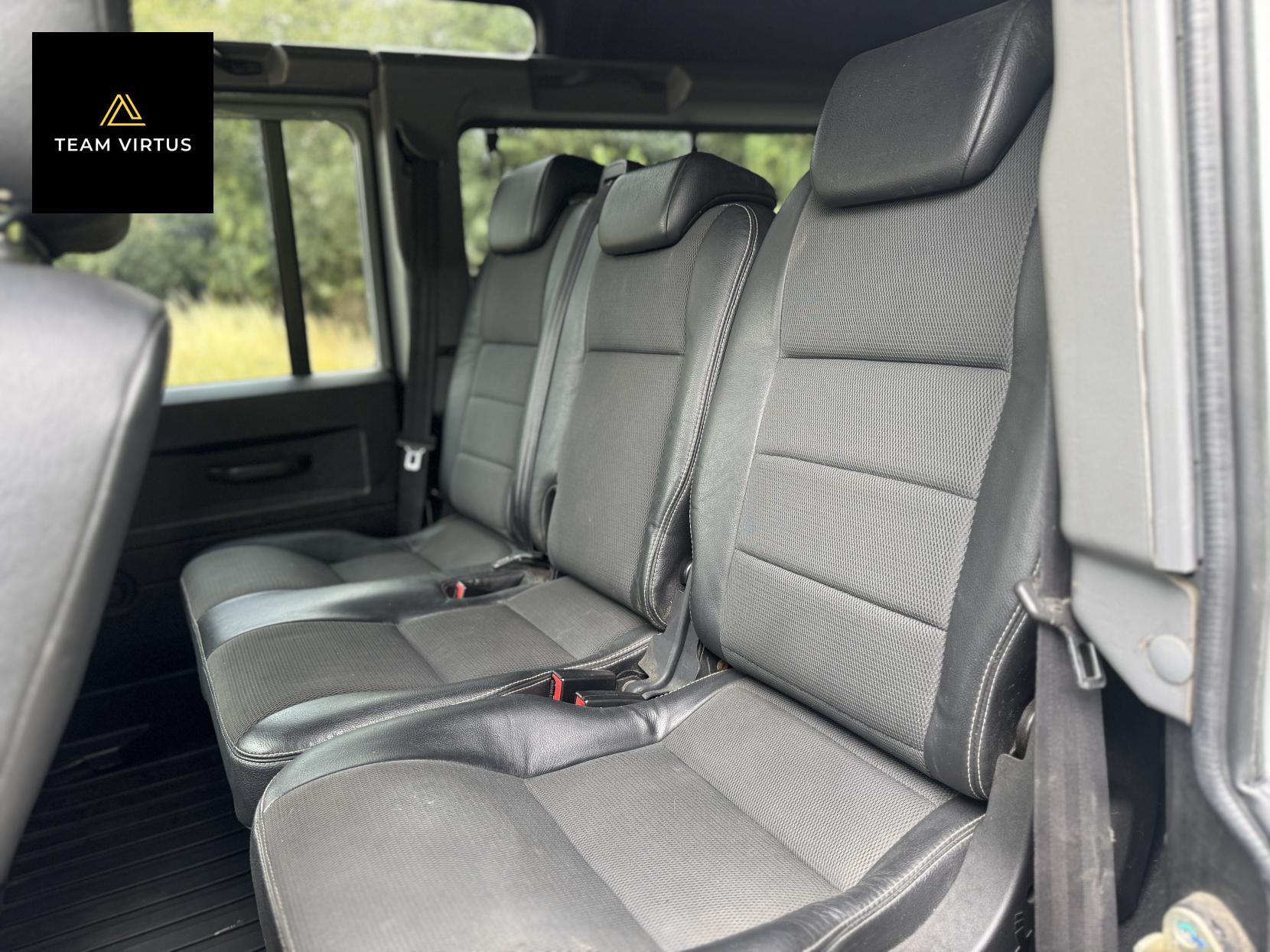Land Rover Defender 110 2.2 TDCi XS SUV Double Cab 5dr Diesel Manual 4WD MWB Euro 5 (122 ps)
