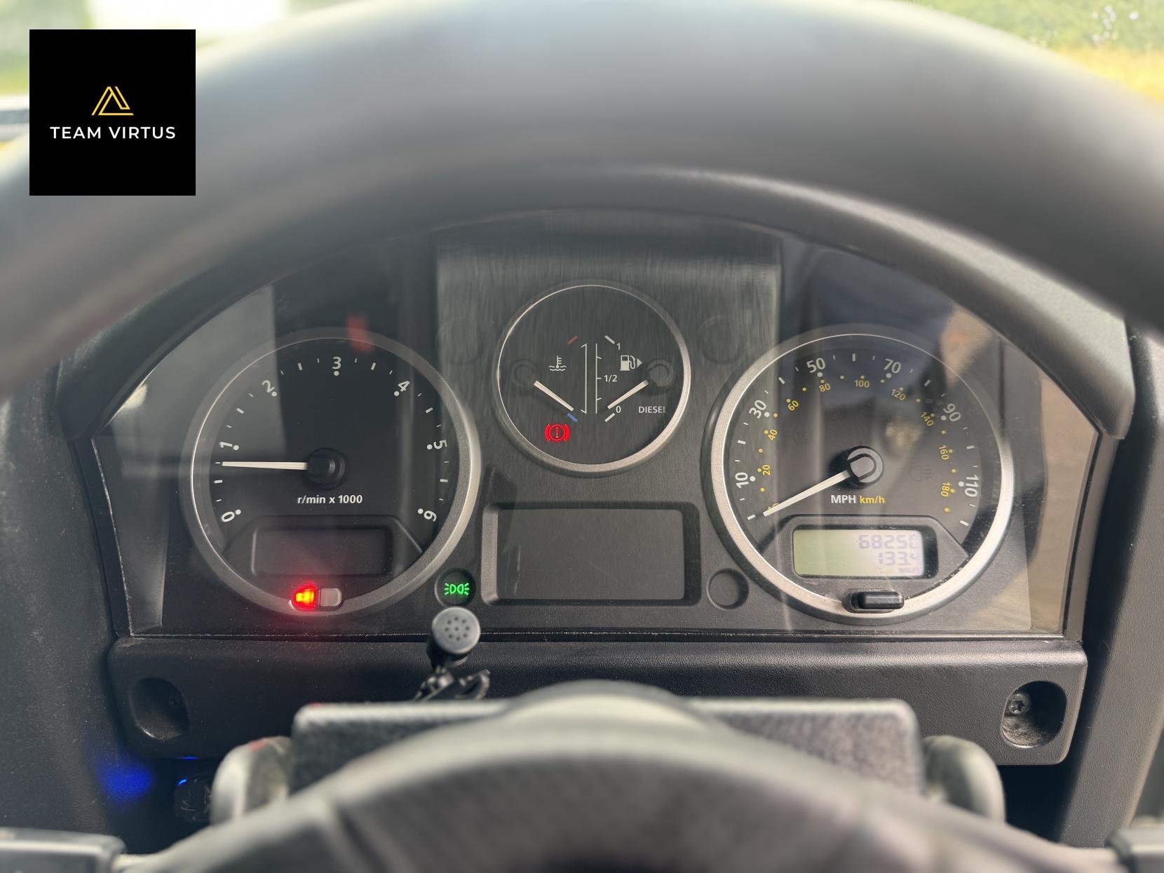 Land Rover Defender 110 2.2 TDCi XS SUV Double Cab 5dr Diesel Manual 4WD MWB Euro 5 (122 ps)