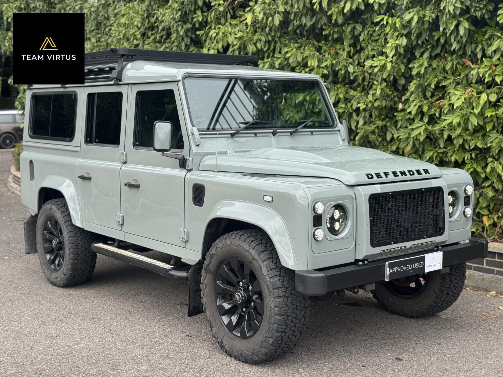 Land Rover Defender 110 2.2 TDCi XS SUV Double Cab 5dr Diesel Manual 4WD MWB Euro 5 (122 ps)