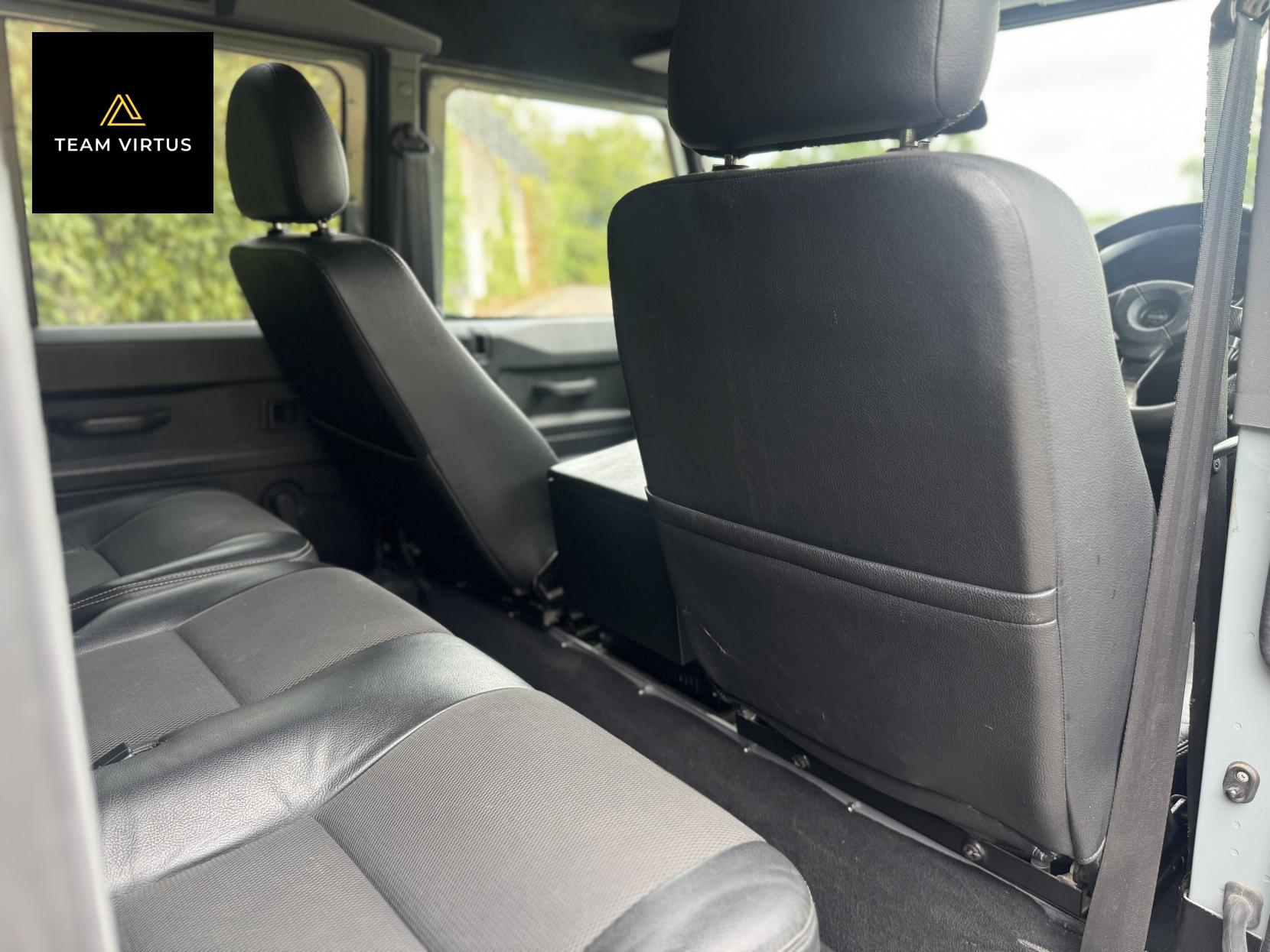 Land Rover Defender 110 2.2 TDCi XS SUV Double Cab 5dr Diesel Manual 4WD MWB Euro 5 (122 ps)