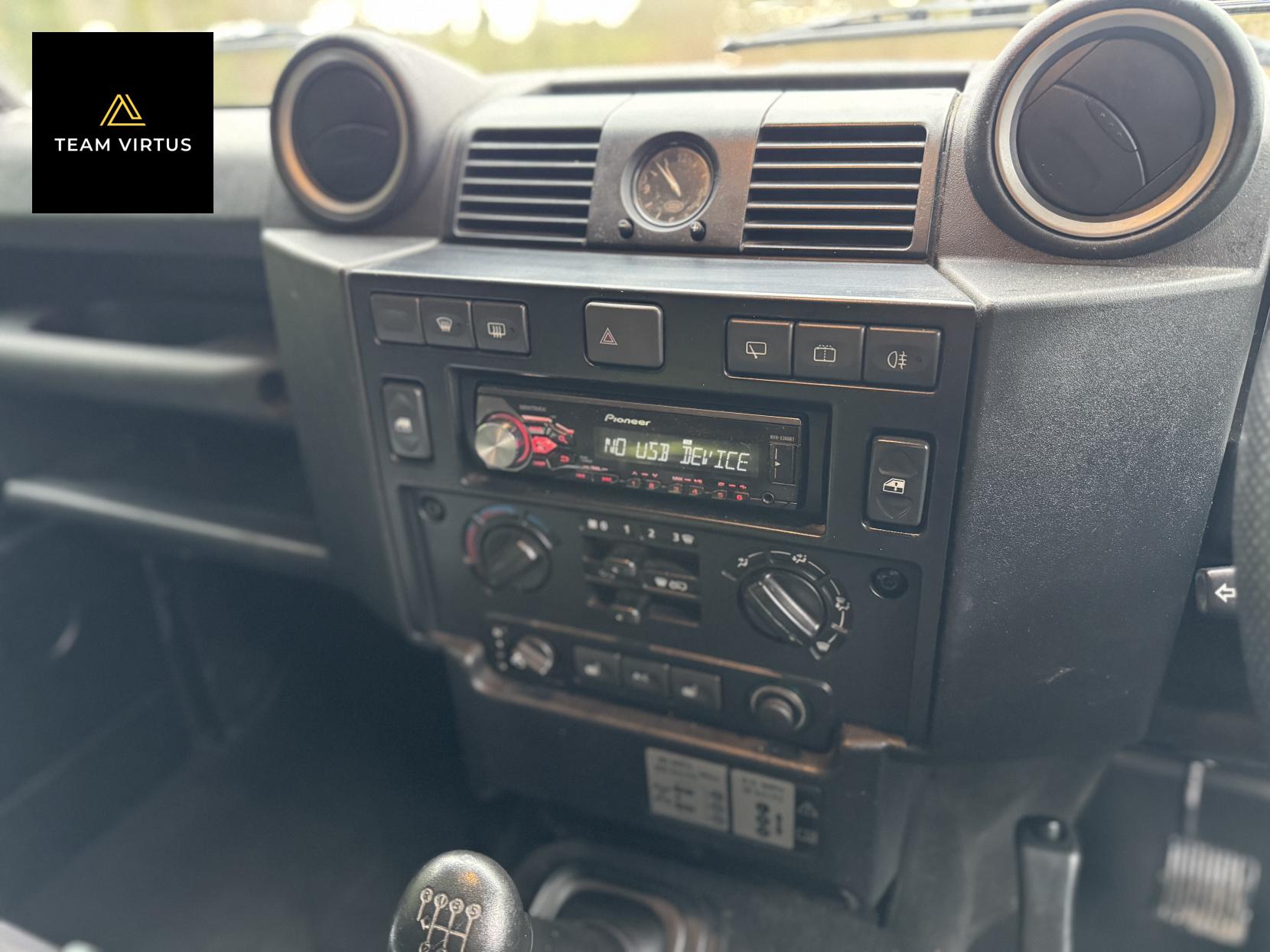 Land Rover Defender 90 2.4 TDCi XS Station Wagon Double Cab 3dr Diesel Manual 4WD SWB Euro 4 (122 bhp)