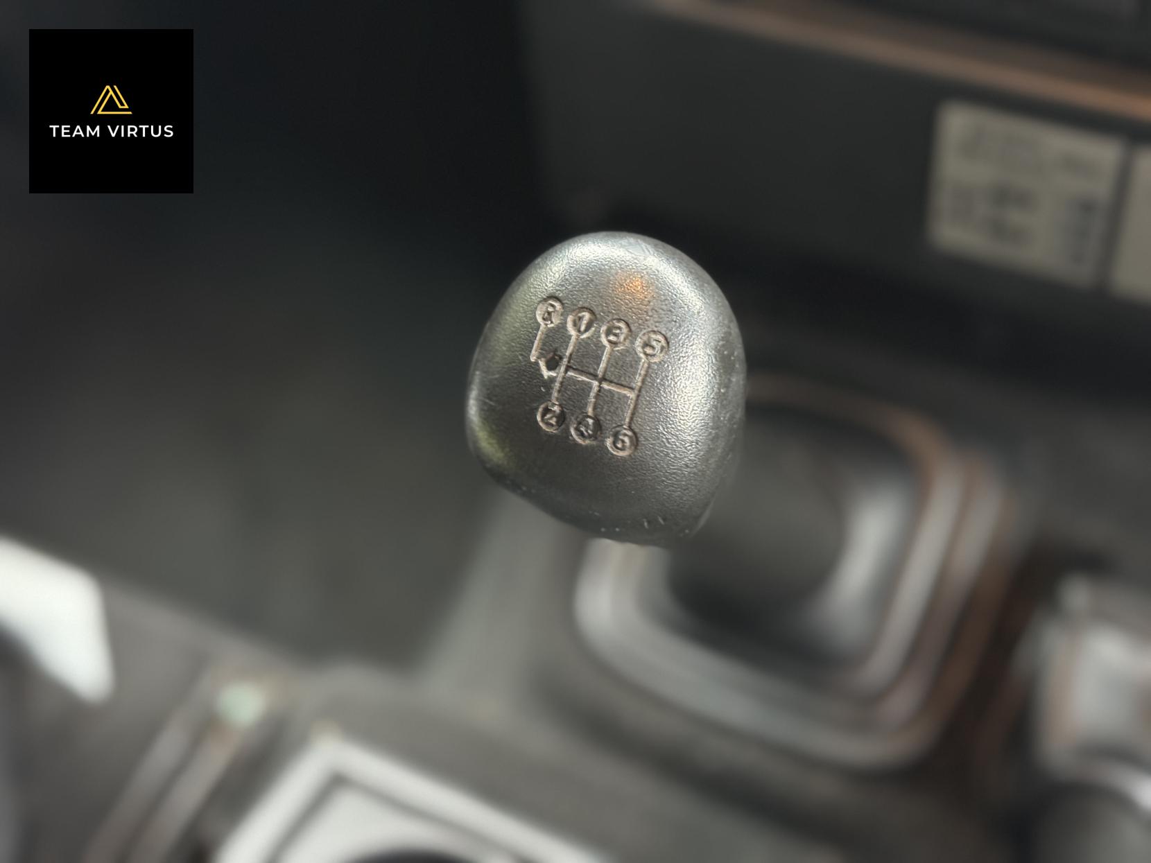 Land Rover Defender 90 2.4 TDCi XS Station Wagon Double Cab 3dr Diesel Manual 4WD SWB Euro 4 (122 bhp)