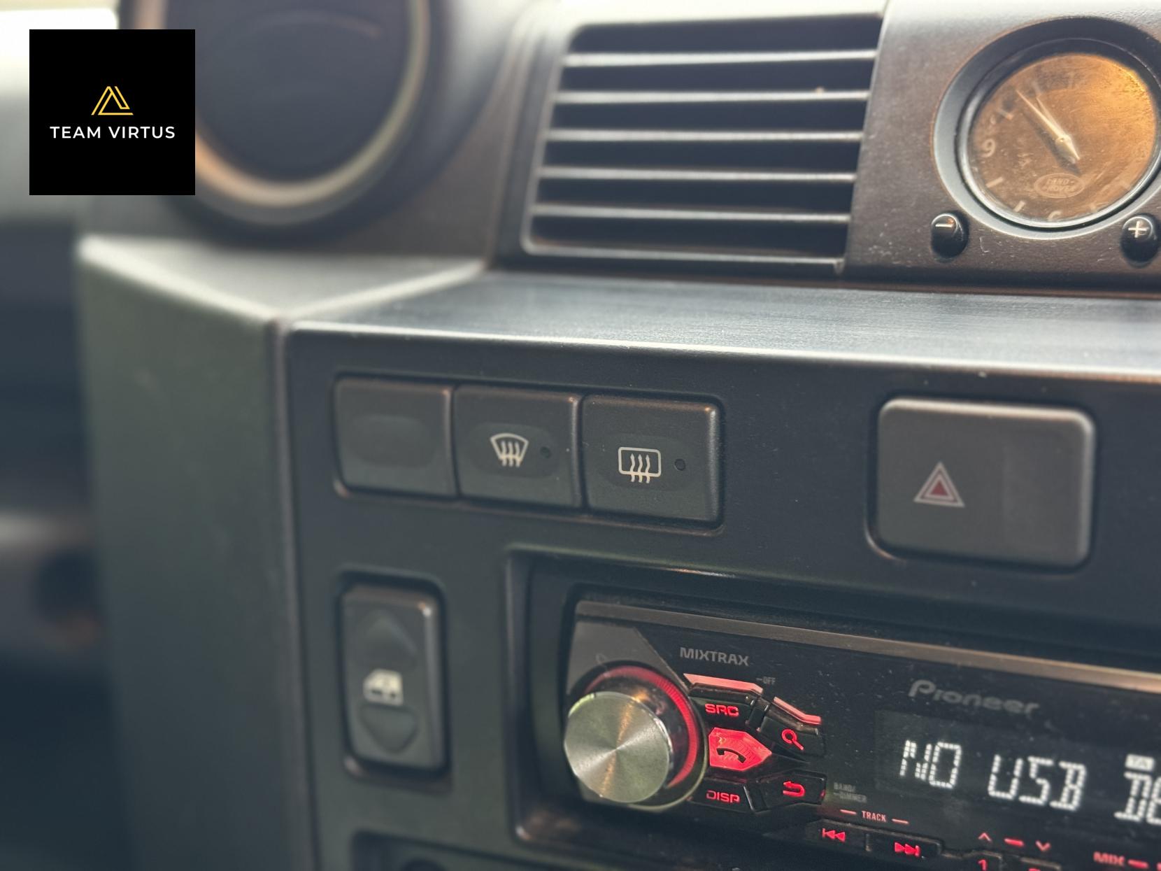 Land Rover Defender 90 2.4 TDCi XS Station Wagon Double Cab 3dr Diesel Manual 4WD SWB Euro 4 (122 bhp)