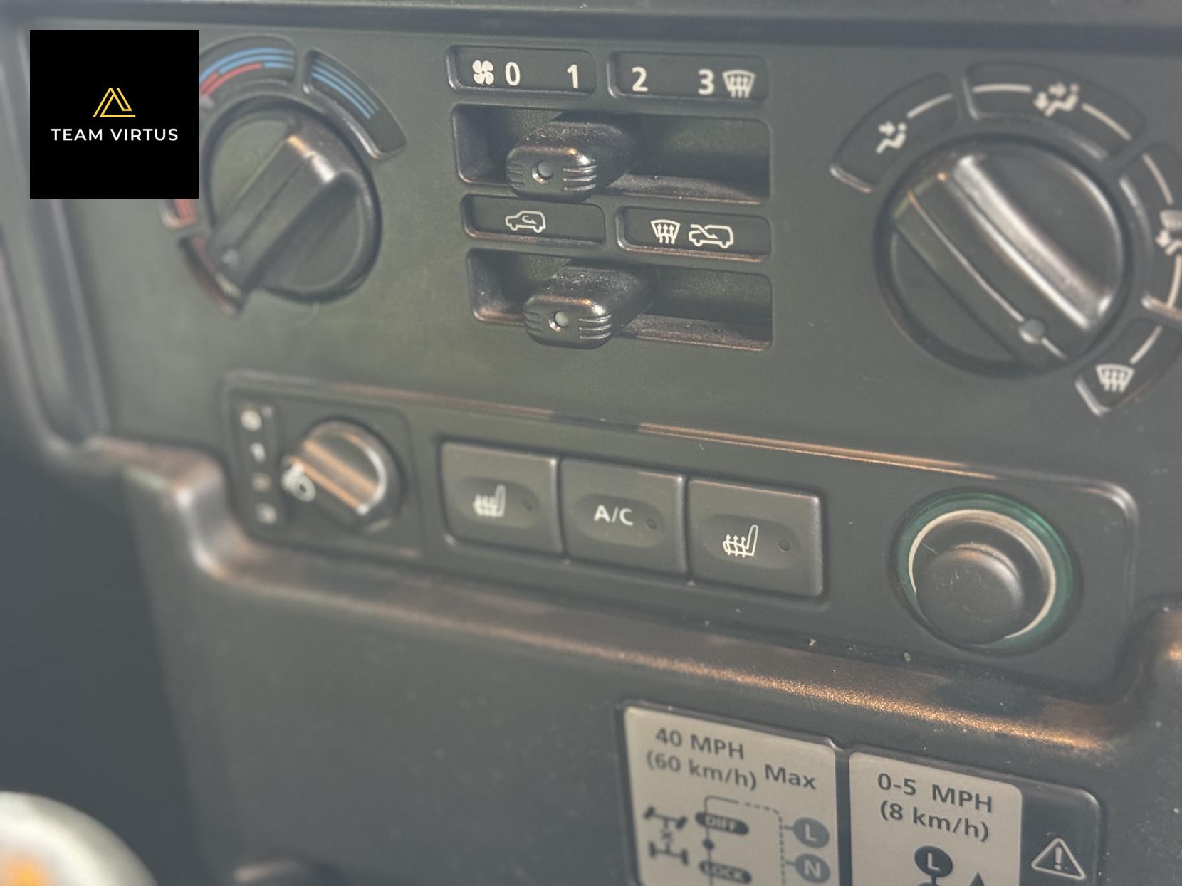 Land Rover Defender 90 2.4 TDCi XS Station Wagon Double Cab 3dr Diesel Manual 4WD SWB Euro 4 (122 bhp)