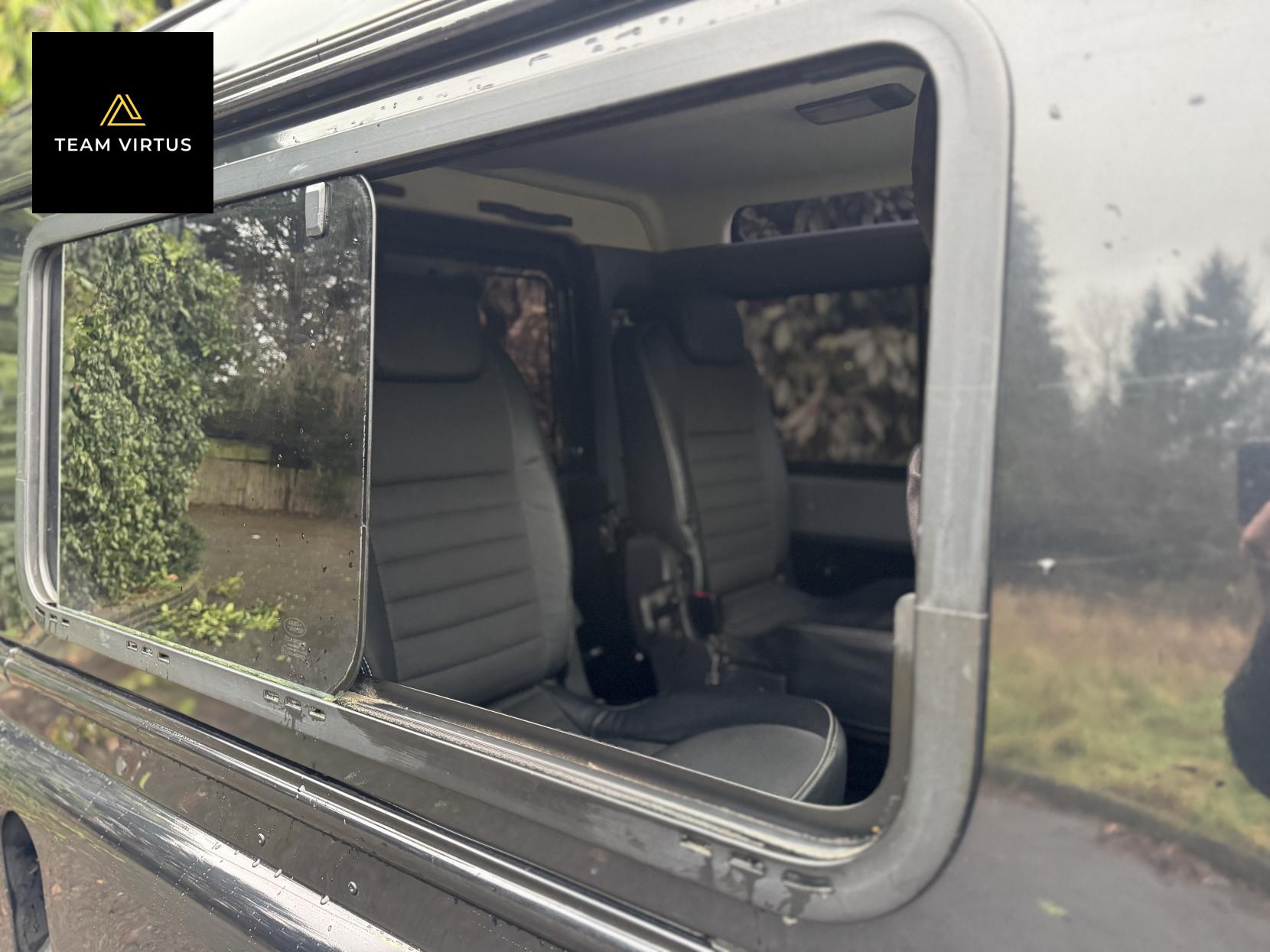 Land Rover Defender 90 2.4 TDCi XS Station Wagon Double Cab 3dr Diesel Manual 4WD SWB Euro 4 (122 bhp)