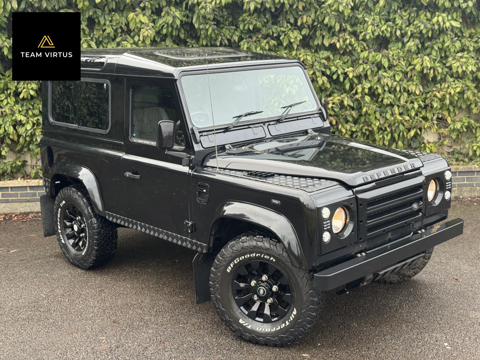 Land Rover Defender 90 2.5 TD5 County Station Wagon Diesel Manual SWB (120 bhp)