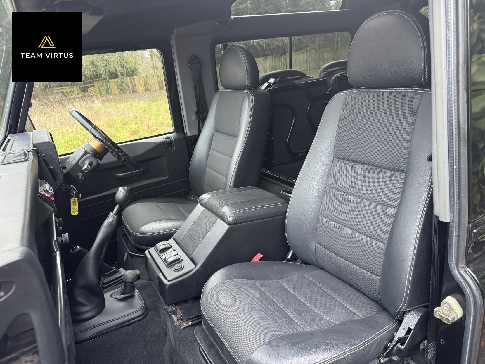 Land Rover Defender 90 2.5 TD5 County Station Wagon Diesel Manual SWB (120 bhp)