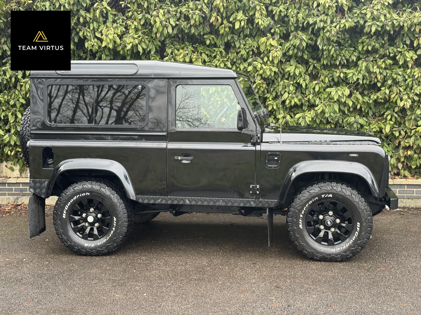 Land Rover Defender 90 2.5 TD5 County Station Wagon Diesel Manual SWB (120 bhp)