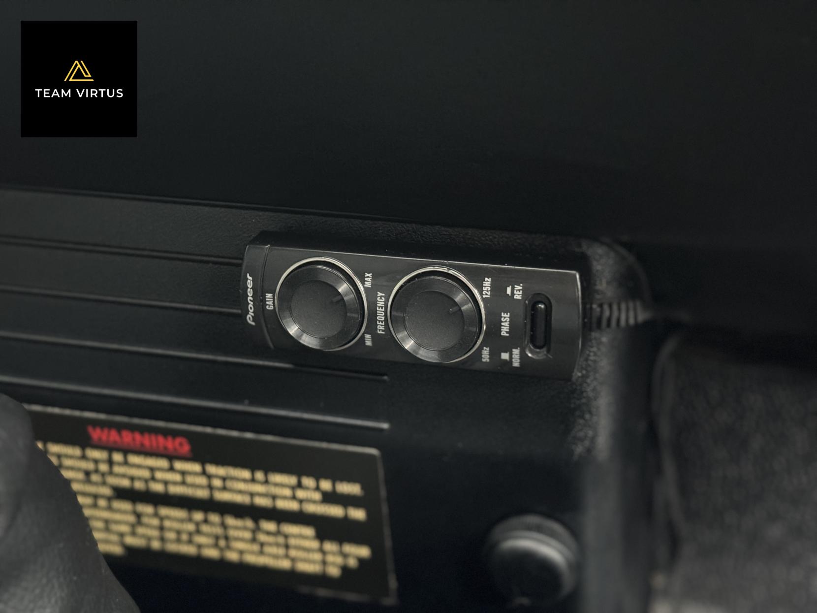 Land Rover Defender 90 2.5 TD5 County Station Wagon Diesel Manual SWB (120 bhp)