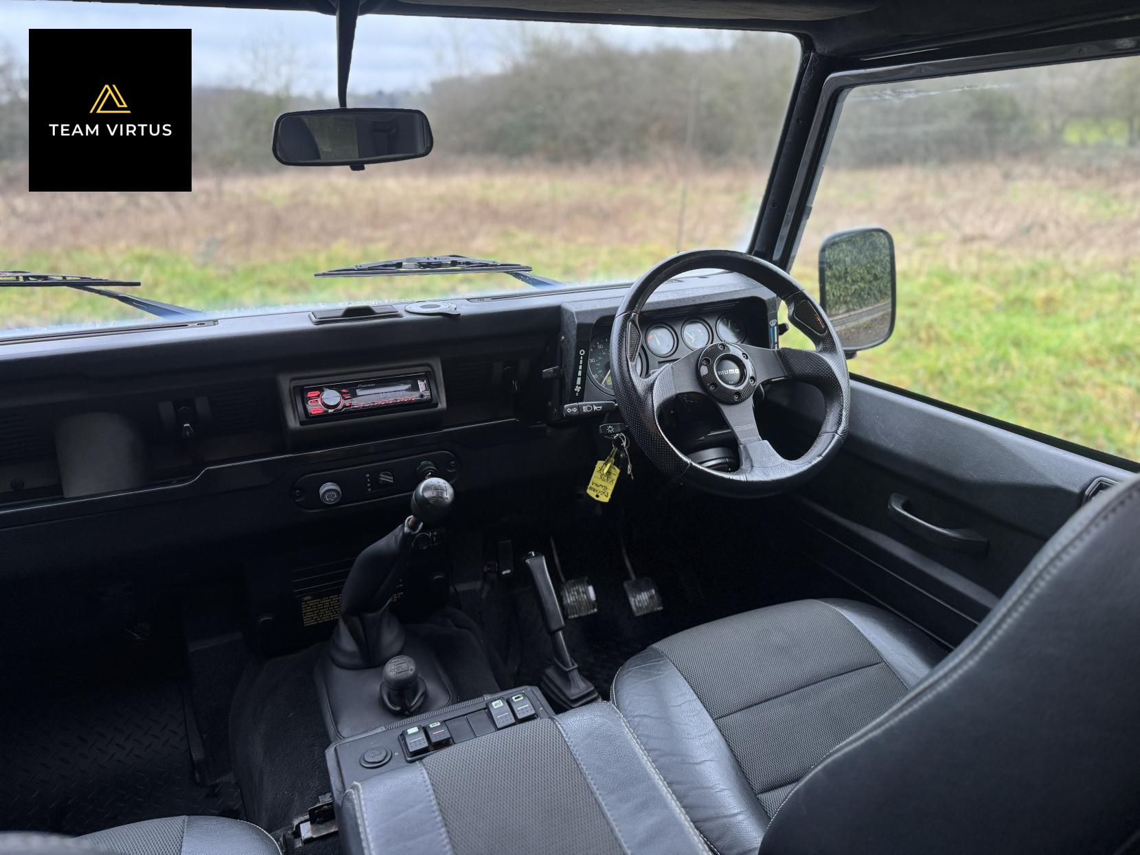 Land Rover Defender 90 2.5 TD5 County Station Wagon Diesel Manual SWB (120 bhp)