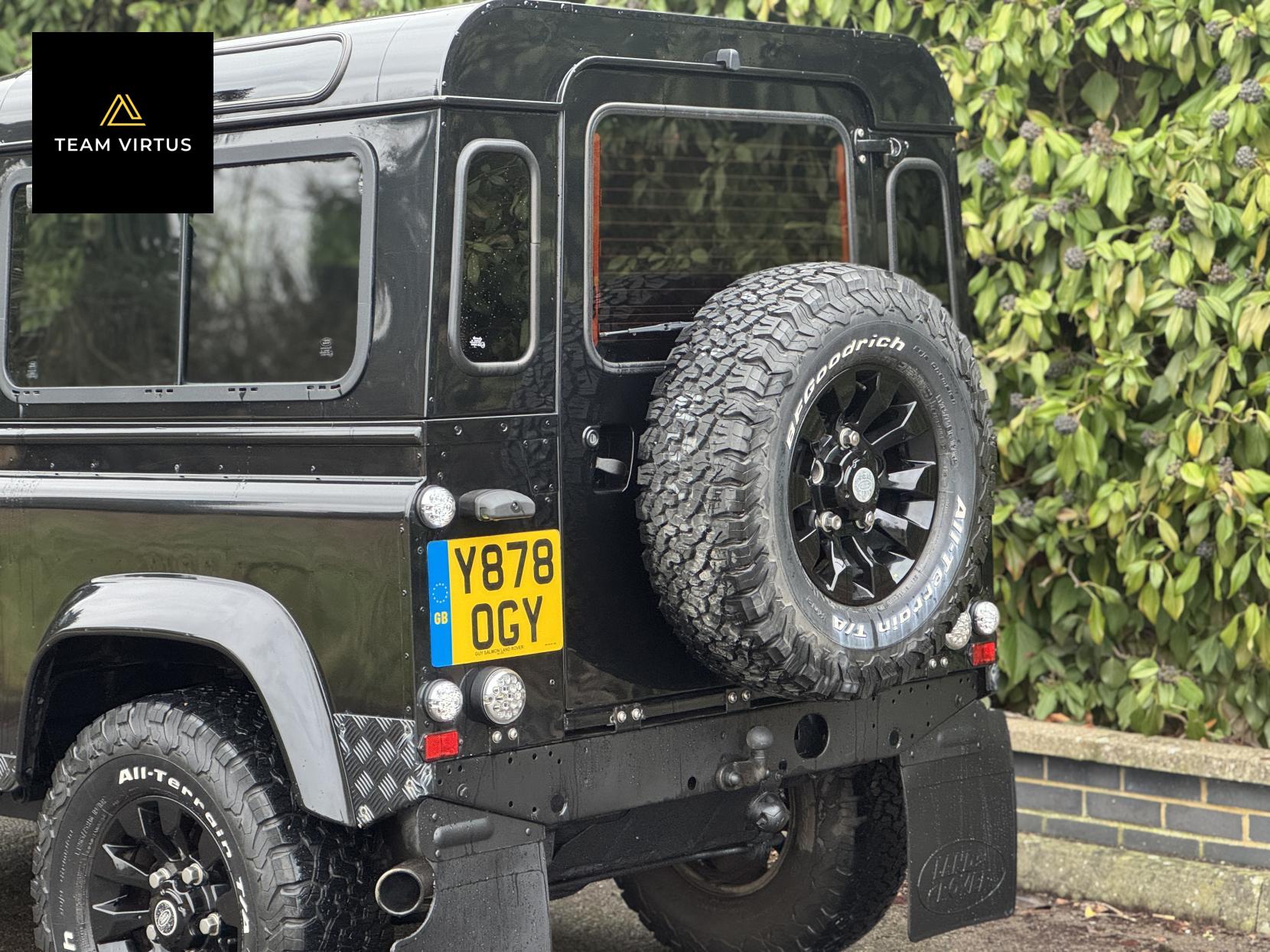 Land Rover Defender 90 2.5 TD5 County Station Wagon Diesel Manual SWB (120 bhp)
