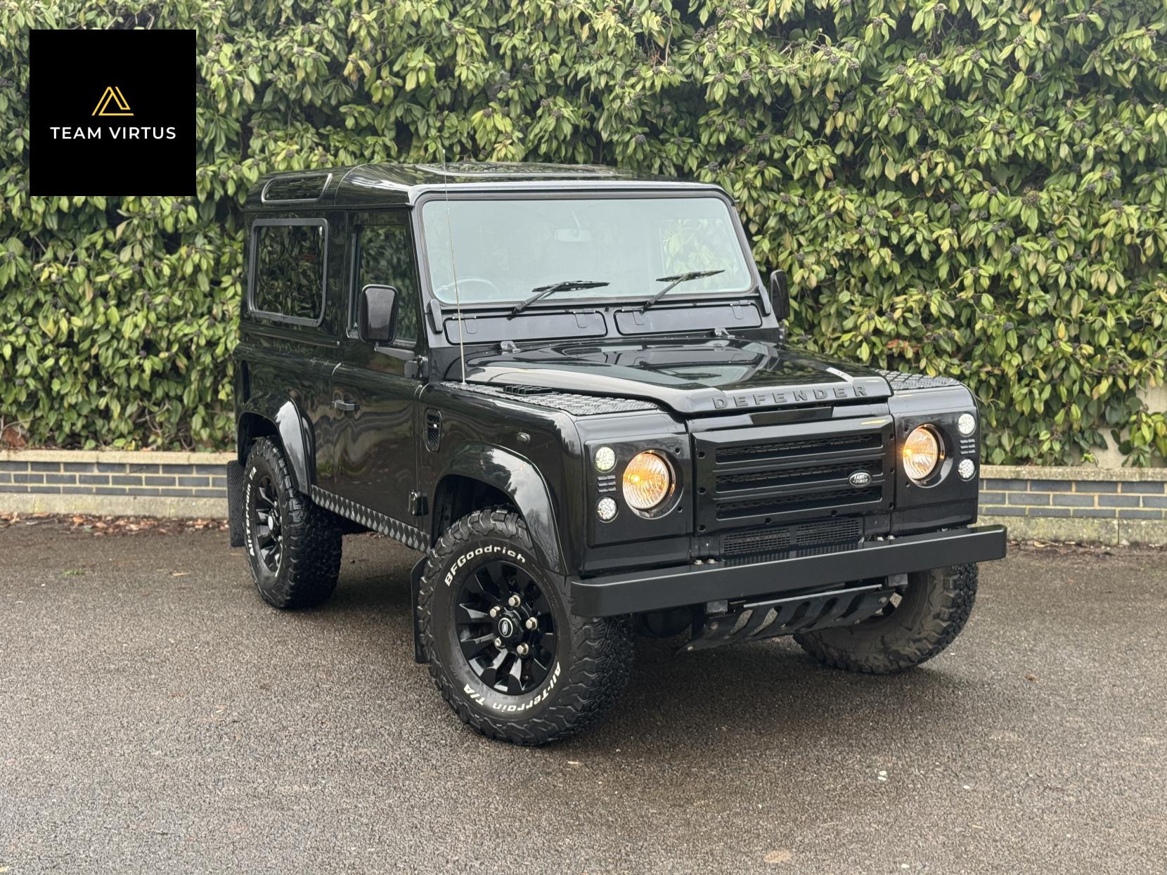 Land Rover Defender 90 2.5 TD5 County Station Wagon Diesel Manual SWB (120 bhp)