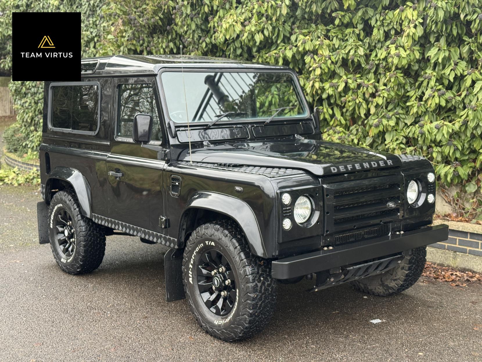 Land Rover Defender 90 2.5 TD5 County Station Wagon Diesel Manual SWB (120 bhp)