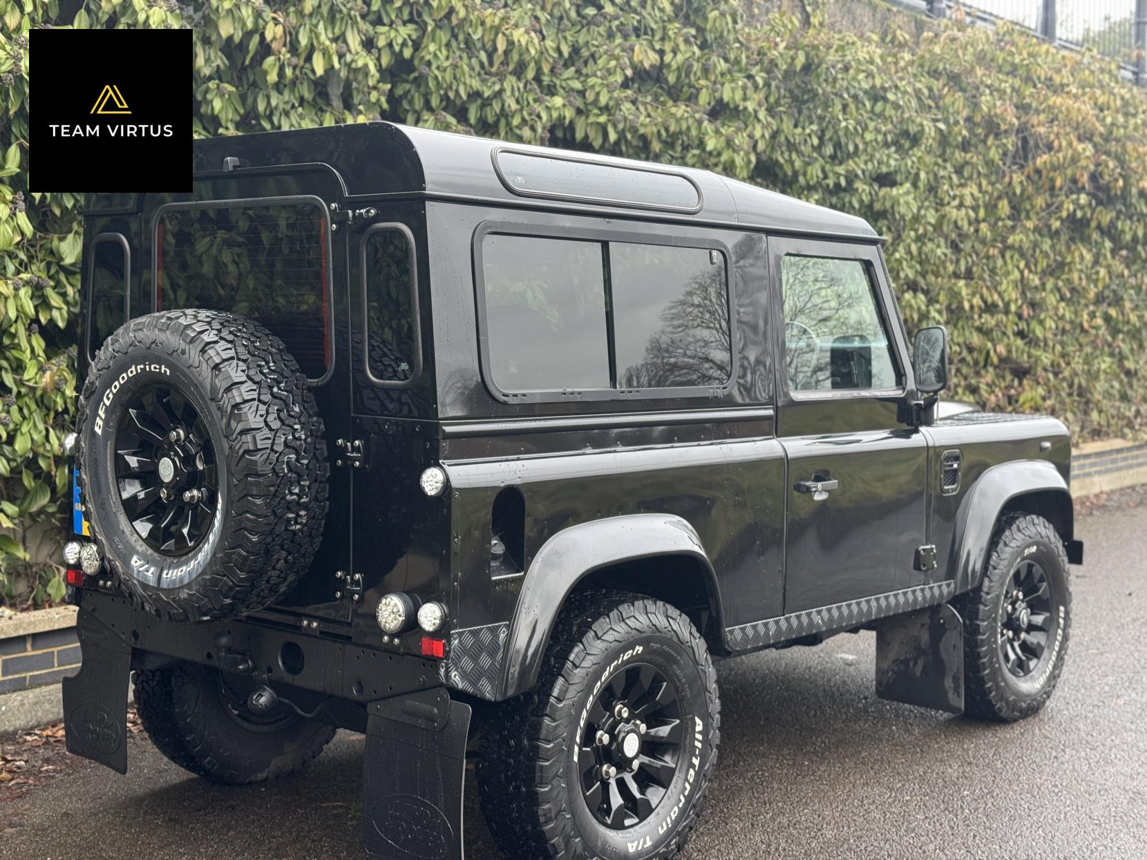 Land Rover Defender 90 2.5 TD5 County Station Wagon Diesel Manual SWB (120 bhp)