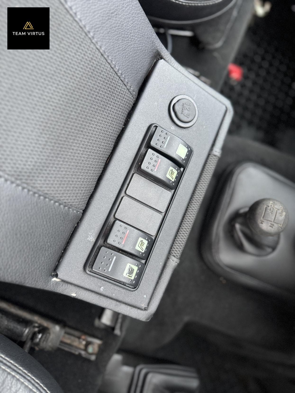 Land Rover Defender 90 2.5 TD5 County Station Wagon Diesel Manual SWB (120 bhp)