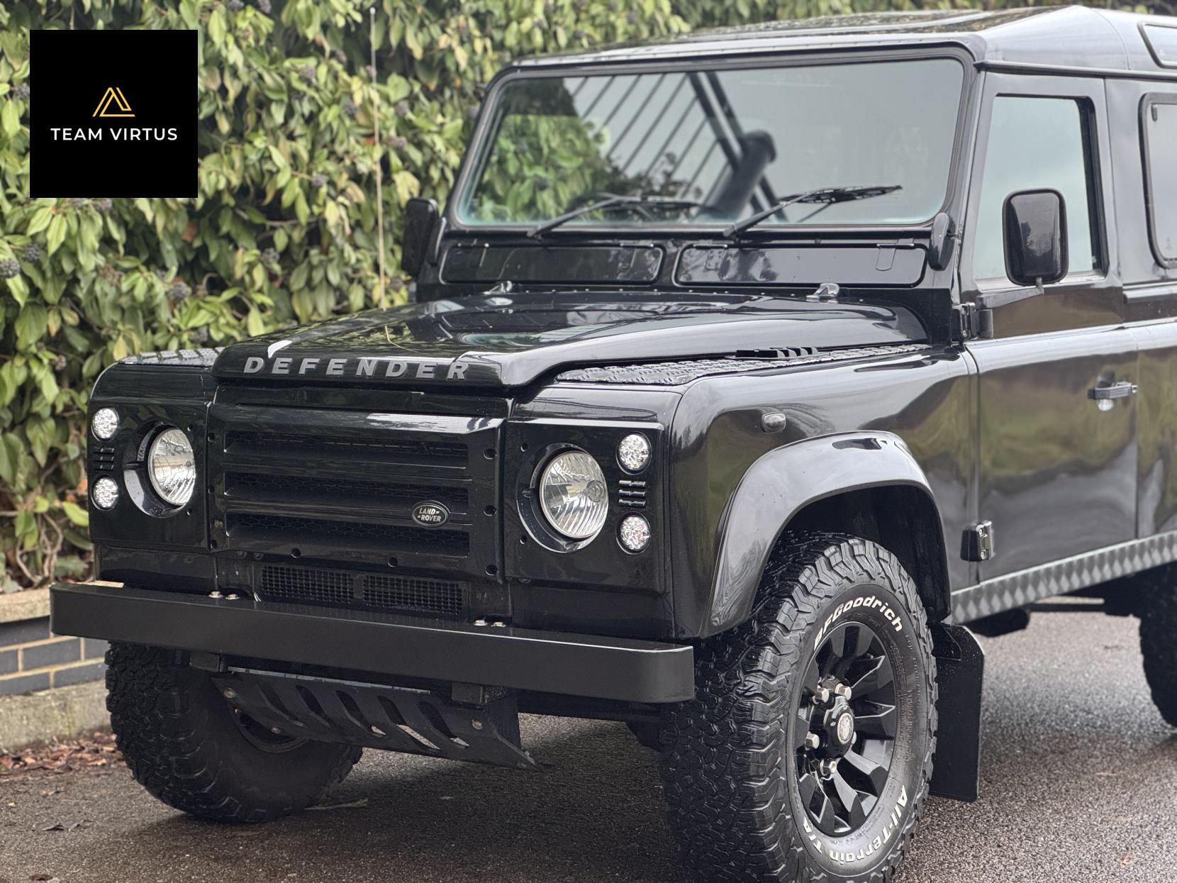 Land Rover Defender 90 2.5 TD5 County Station Wagon Diesel Manual SWB (120 bhp)