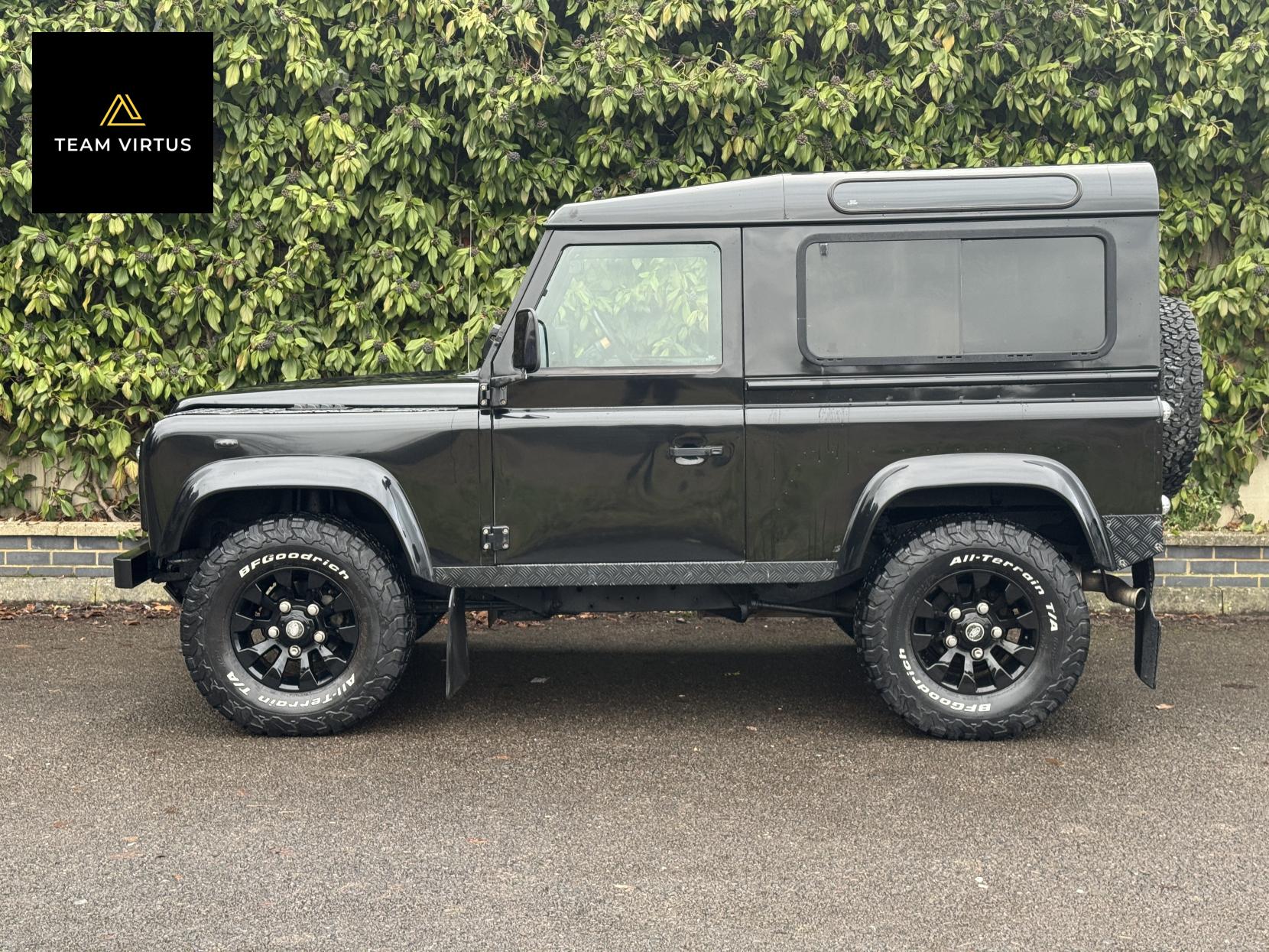 Land Rover Defender 90 2.5 TD5 County Station Wagon Diesel Manual SWB (120 bhp)