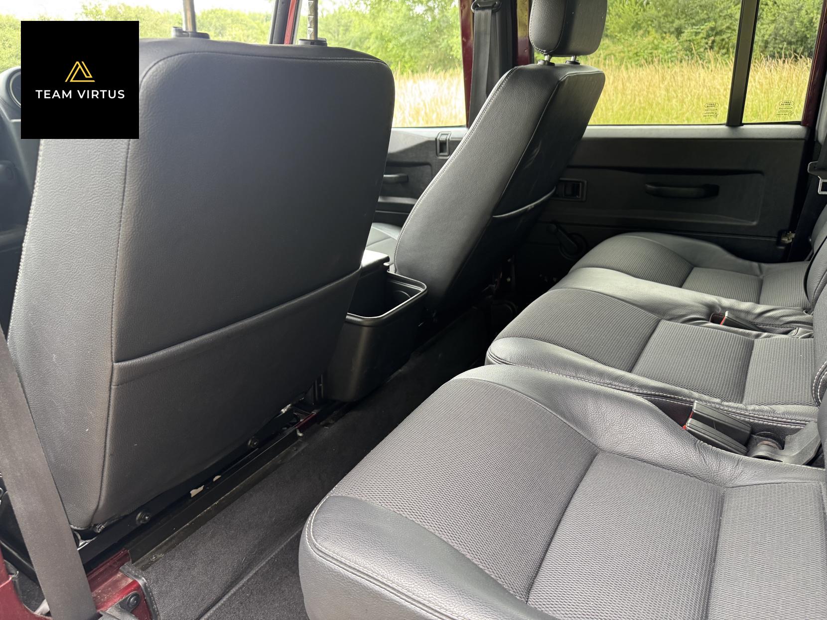 Land Rover Defender 110 2.2 TDCi XS Station Wagon Double Cab 5dr Diesel Manual 4WD MWB Euro 5 (122 ps)