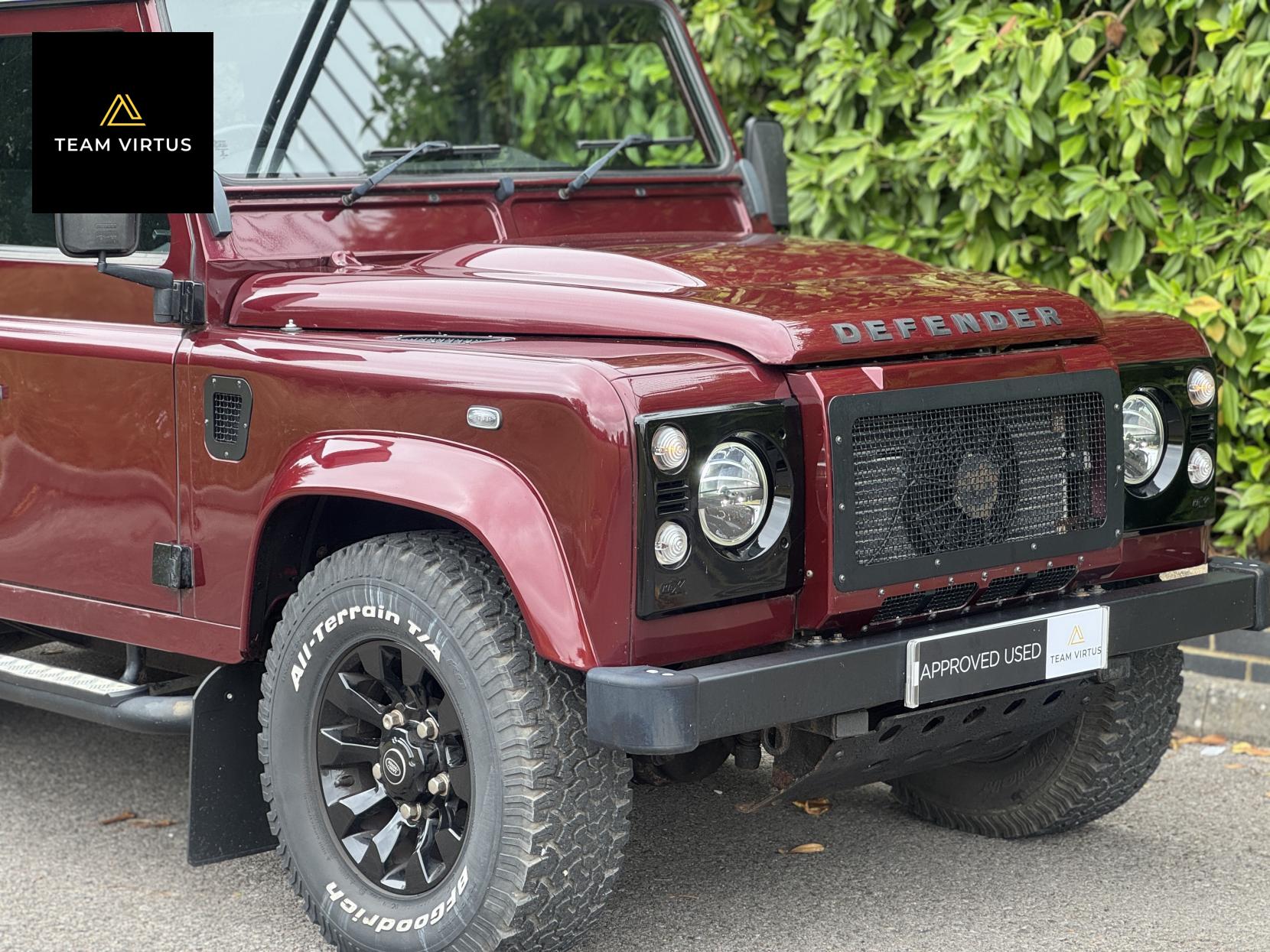 Land Rover Defender 110 2.2 TDCi XS Station Wagon Double Cab 5dr Diesel Manual 4WD MWB Euro 5 (122 ps)