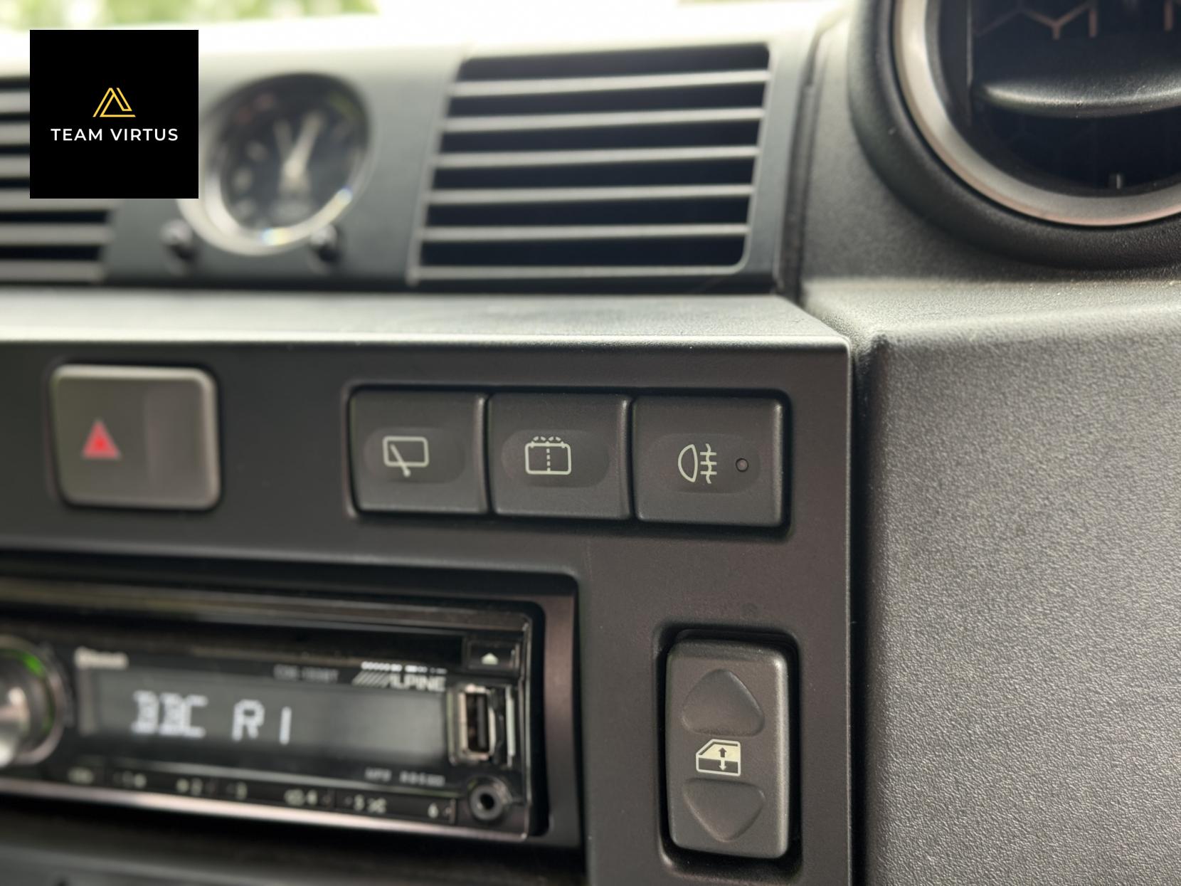 Land Rover Defender 110 2.2 TDCi XS Station Wagon Double Cab 5dr Diesel Manual 4WD MWB Euro 5 (122 ps)