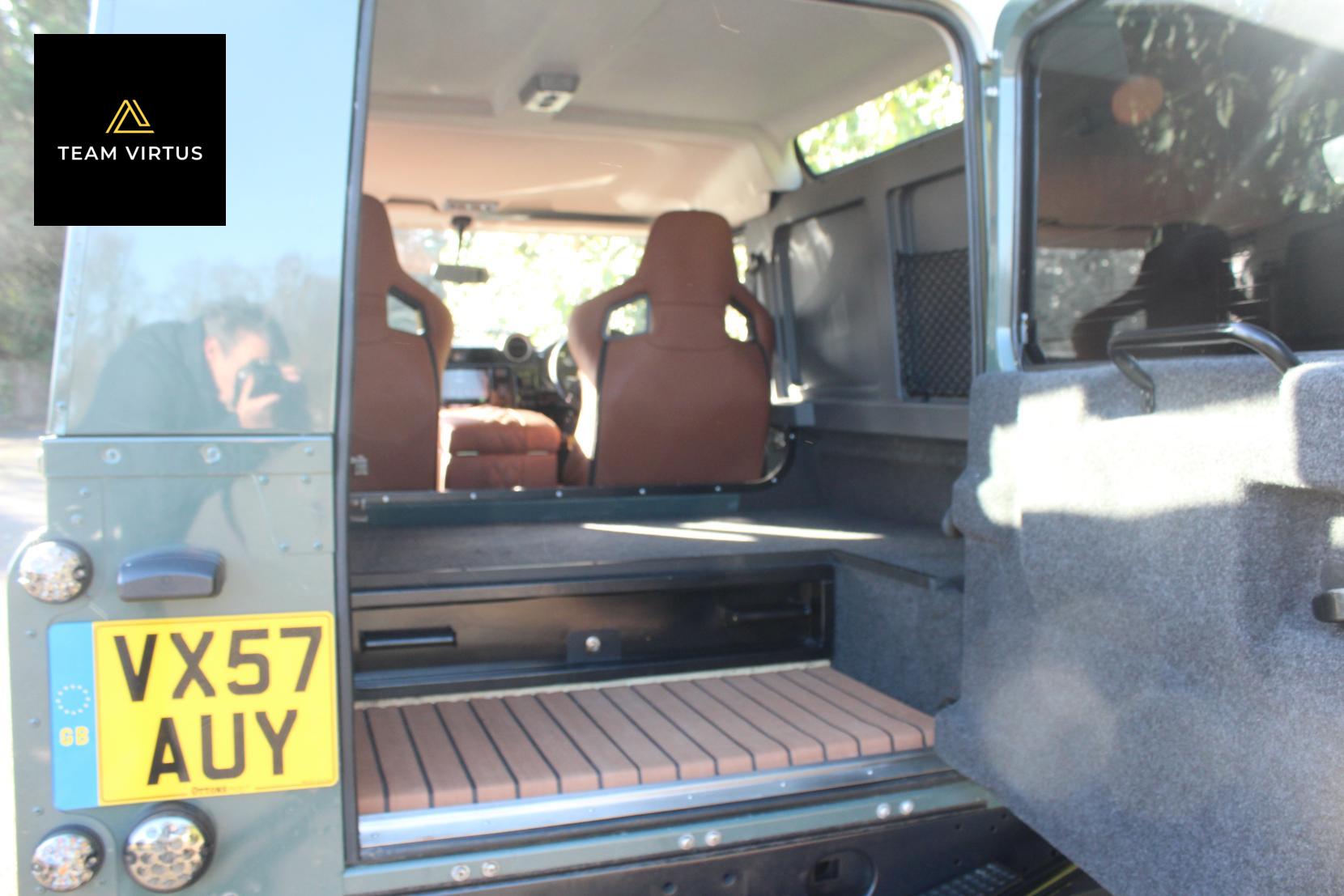 Land Rover Defender 90 2.4 TDCi Pickup 2dr Diesel Manual 4WD SWB Euro 4 (122 bhp)
