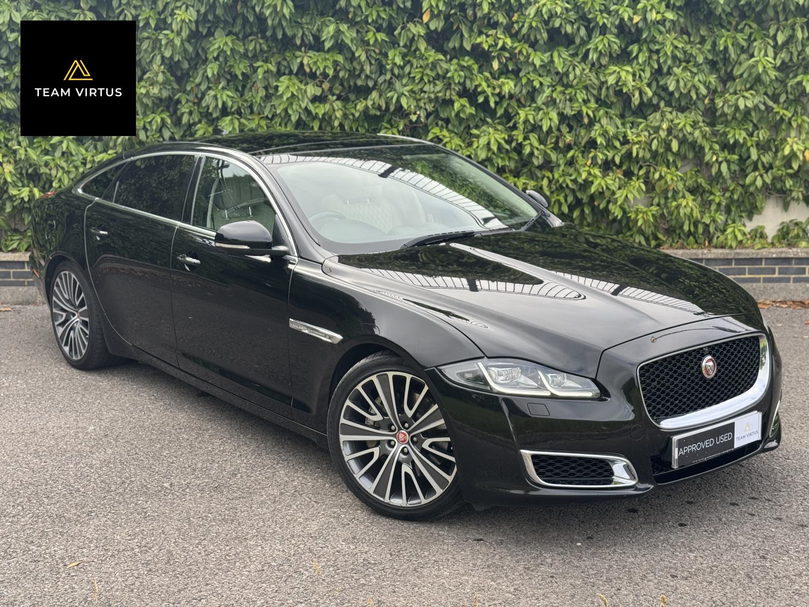 Jaguar XJ 3.0d V6 Autobiography Saloon 4dr Diesel Auto Euro 6 (s/s) (LWB) (300 ps)