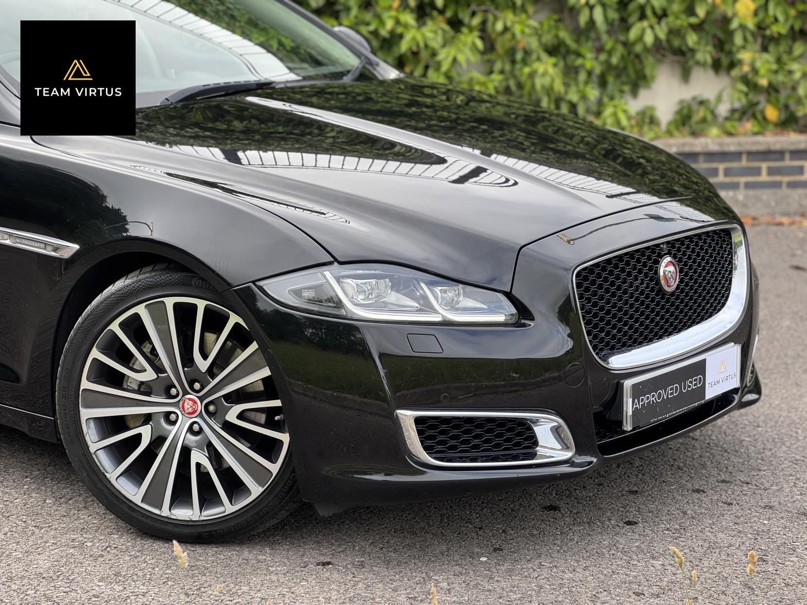 Jaguar XJ 3.0d V6 Autobiography Saloon 4dr Diesel Auto Euro 6 (s/s) (LWB) (300 ps)