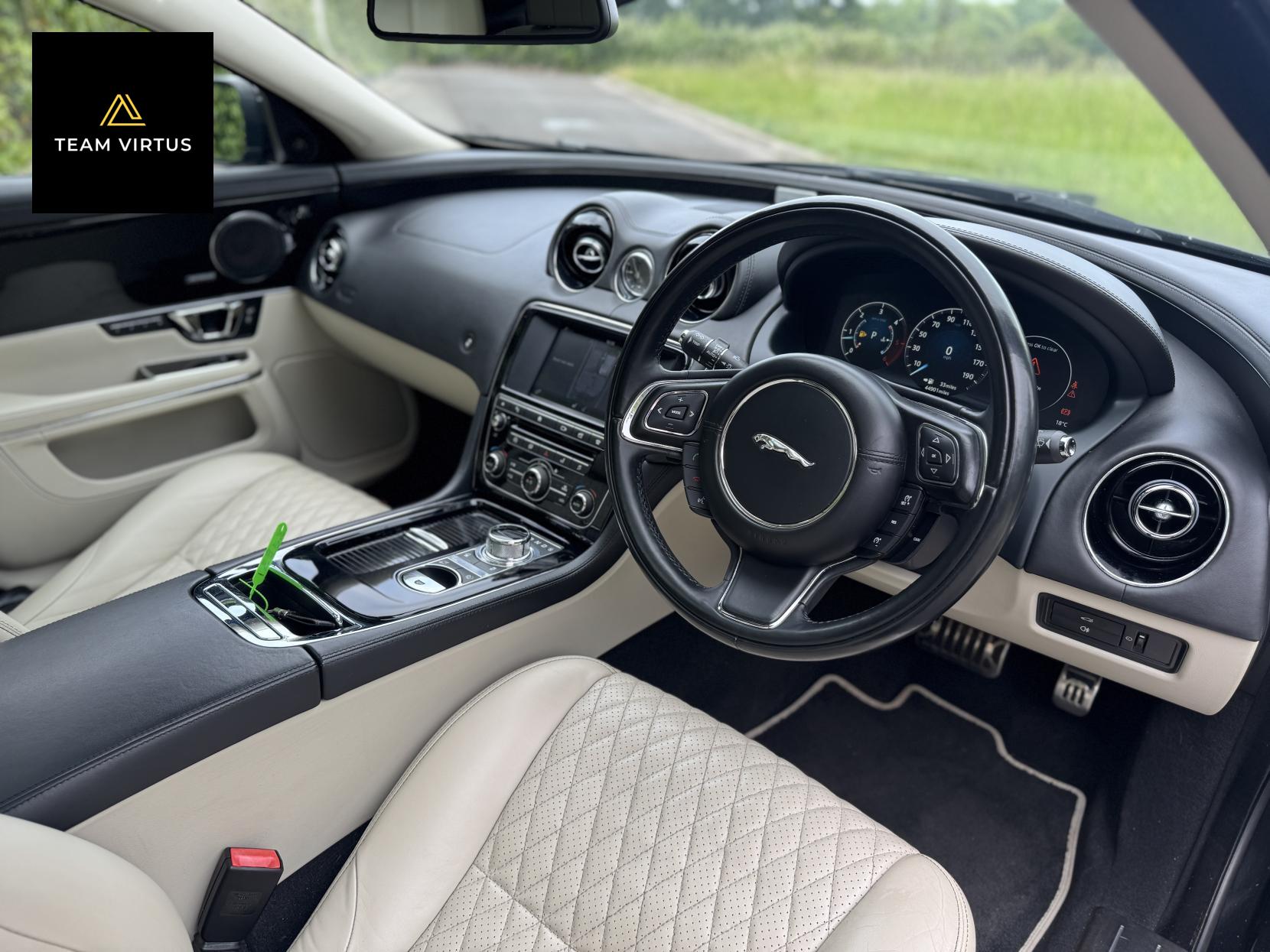 Jaguar XJ 3.0d V6 Autobiography Saloon 4dr Diesel Auto Euro 6 (s/s) (LWB) (300 ps)