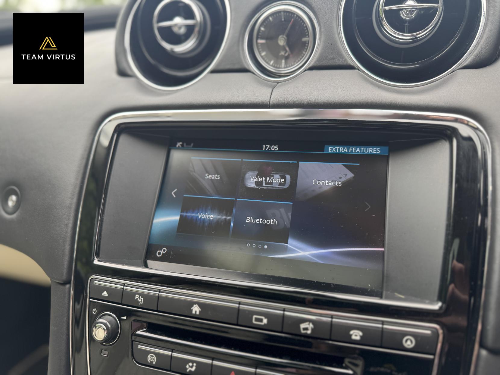 Jaguar XJ 3.0d V6 Autobiography Saloon 4dr Diesel Auto Euro 6 (s/s) (LWB) (300 ps)