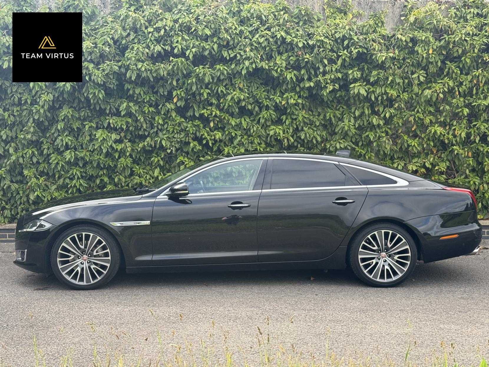 Jaguar XJ 3.0d V6 Autobiography Saloon 4dr Diesel Auto Euro 6 (s/s) (LWB) (300 ps)